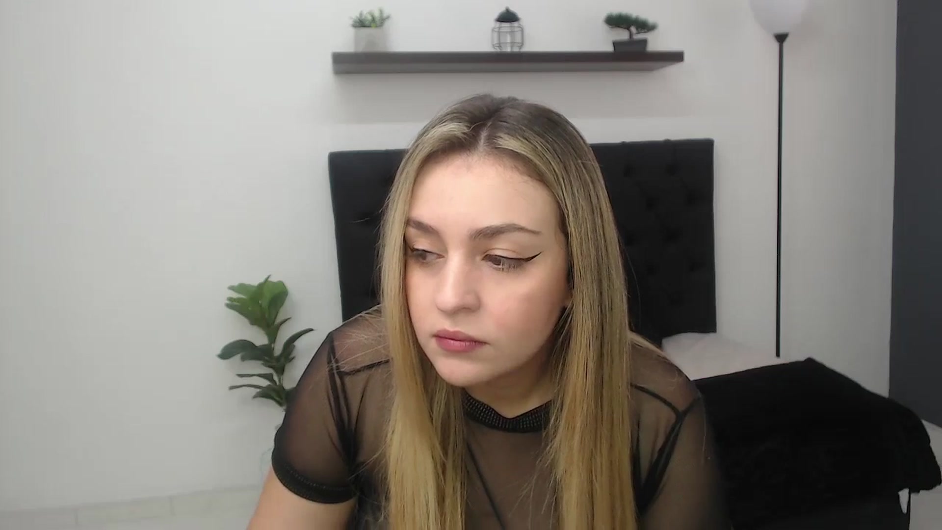 Gallery image thumbnail from CamilleDucan's myfreecams stream on, 08/01/2025, 13:22 image 15 of 20