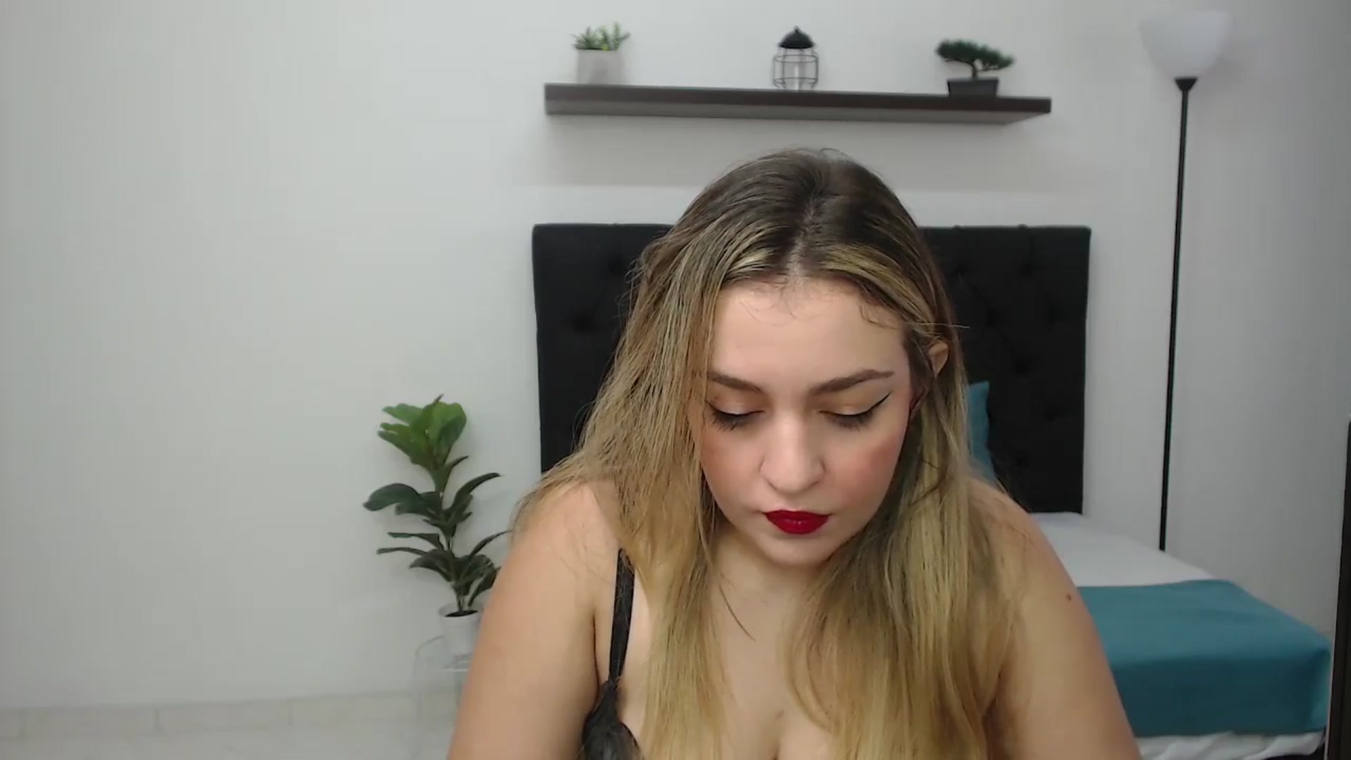 Gallery image thumbnail from CamilleDucan's myfreecams stream on, 08/04/2025, 14:06 image 18 of 20