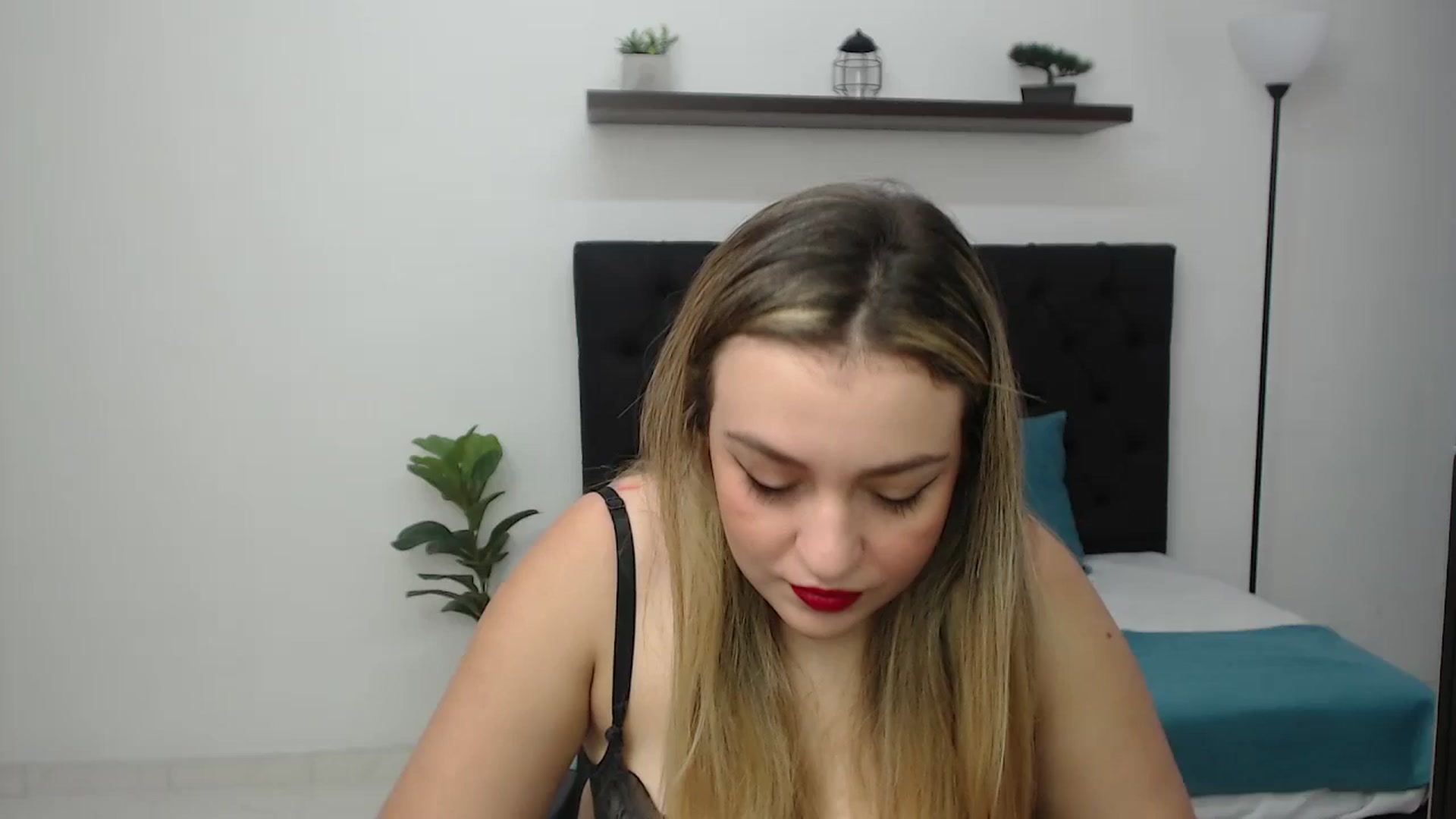 Gallery image thumbnail from CamilleDucan's myfreecams stream on, 08/04/2025, 14:06 image 1 of 20