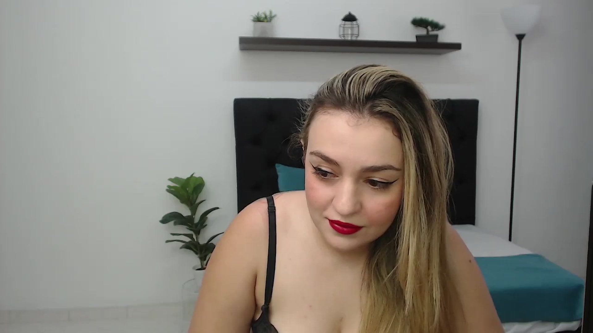 Gallery image thumbnail from CamilleDucan's myfreecams stream on, 08/04/2025, 14:06 image 19 of 20
