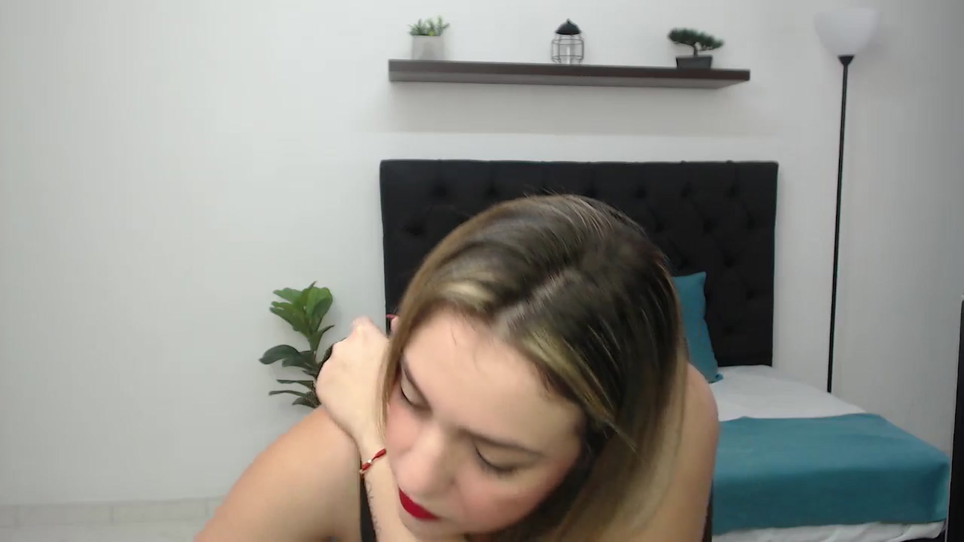 Gallery image thumbnail from CamilleDucan's myfreecams stream on, 08/04/2025, 14:06 image 14 of 20