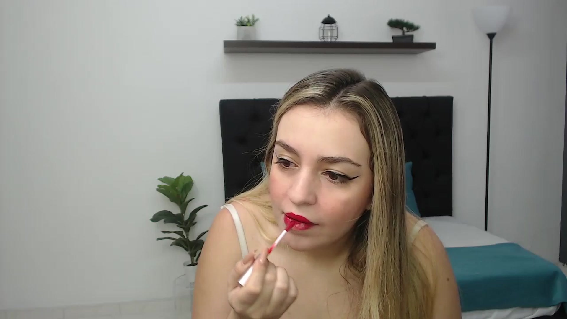 Gallery image thumbnail from CamilleDucan's myfreecams stream on, 08/05/2025, 13:25 image 6 of 20