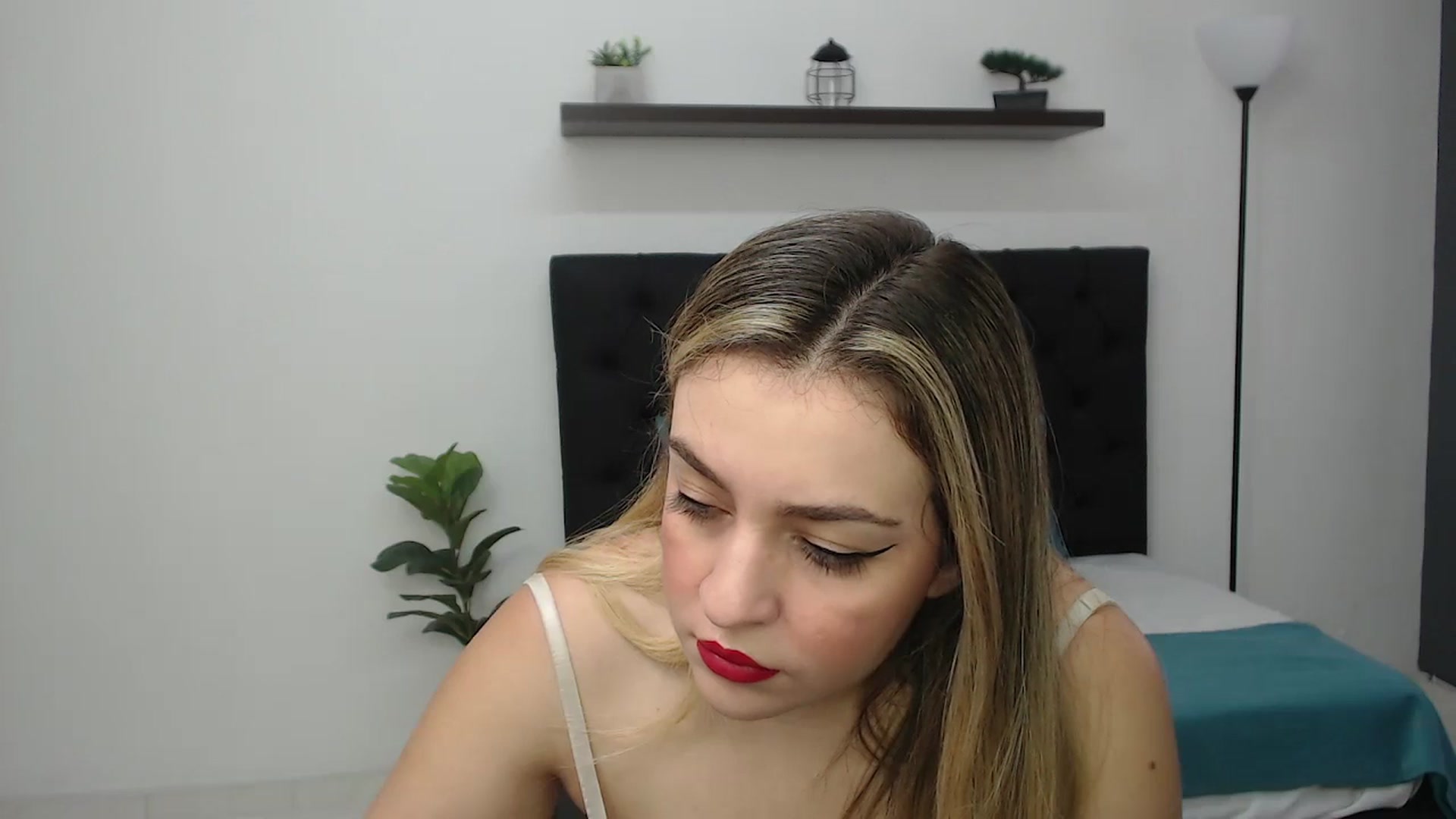 Gallery image thumbnail from CamilleDucan's myfreecams stream on, 08/05/2025, 13:25 image 19 of 20