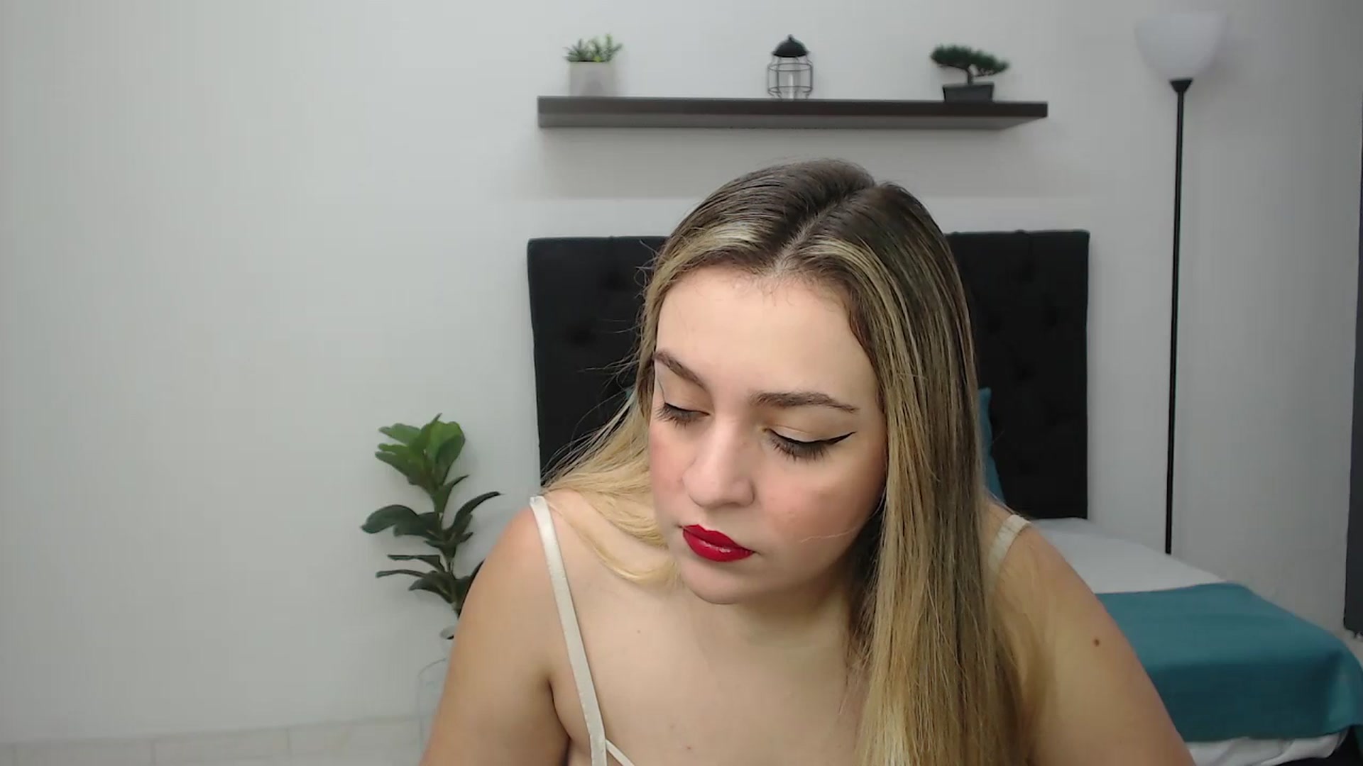 Gallery image thumbnail from CamilleDucan's myfreecams stream on, 08/05/2025, 13:25 image 8 of 20
