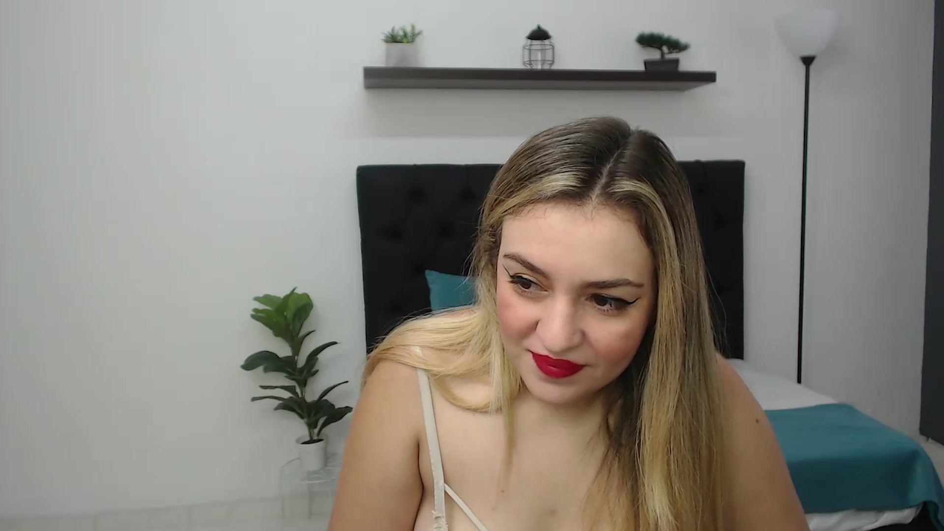 Gallery image thumbnail from CamilleDucan's myfreecams stream on, 08/05/2025, 13:25 image 20 of 20