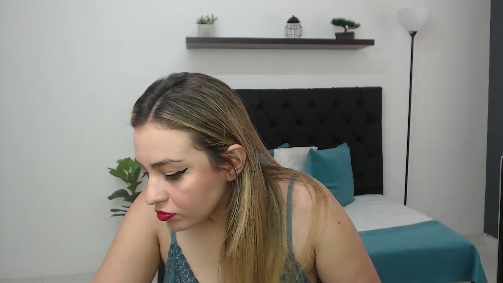 Gallery image thumbnail from CamilleDucan's myfreecams stream on, 08/20/2025, 13:36 image 9 of 20