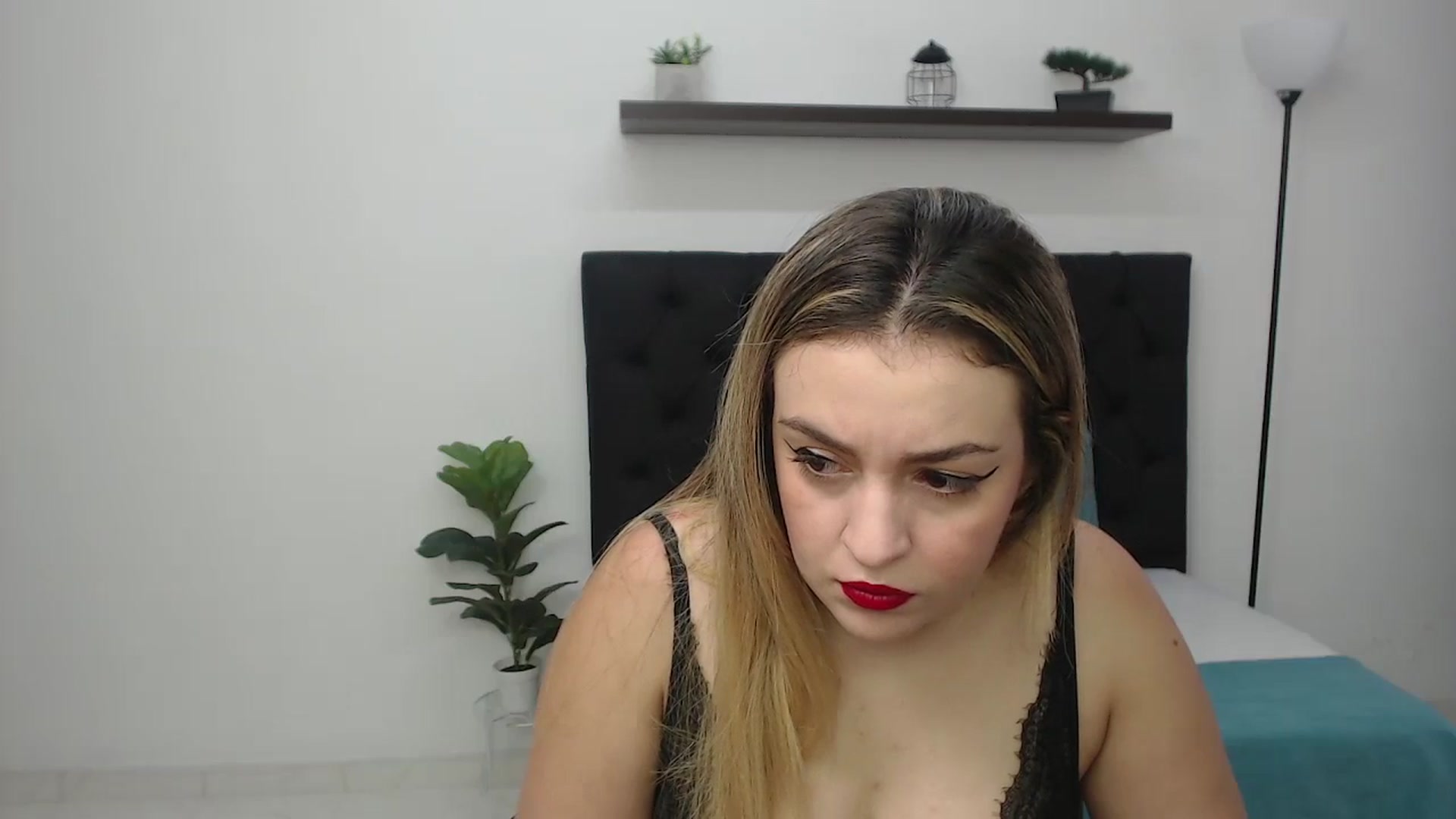 Gallery image thumbnail from CamilleDucan's myfreecams stream on, 08/25/2025, 13:24 image 17 of 20