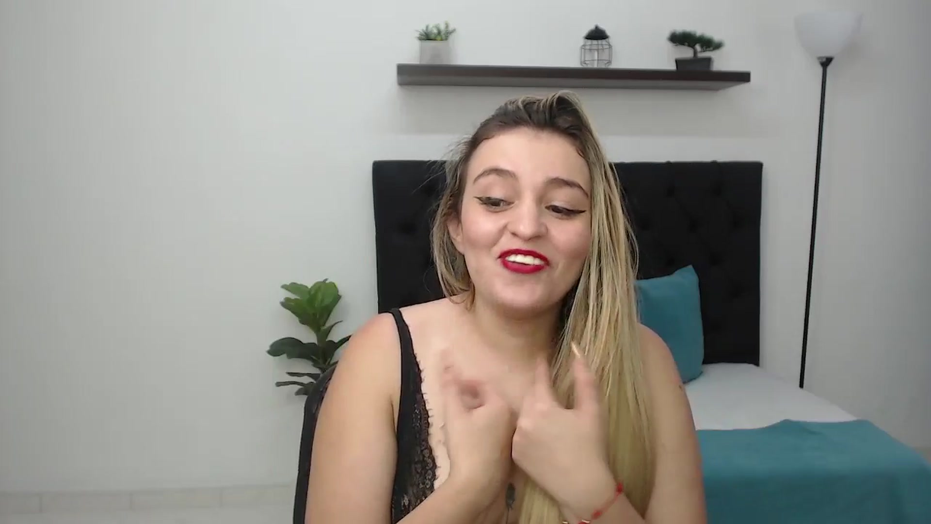 Gallery image thumbnail from CamilleDucan's myfreecams stream on, 08/25/2025, 17:07 image 16 of 20