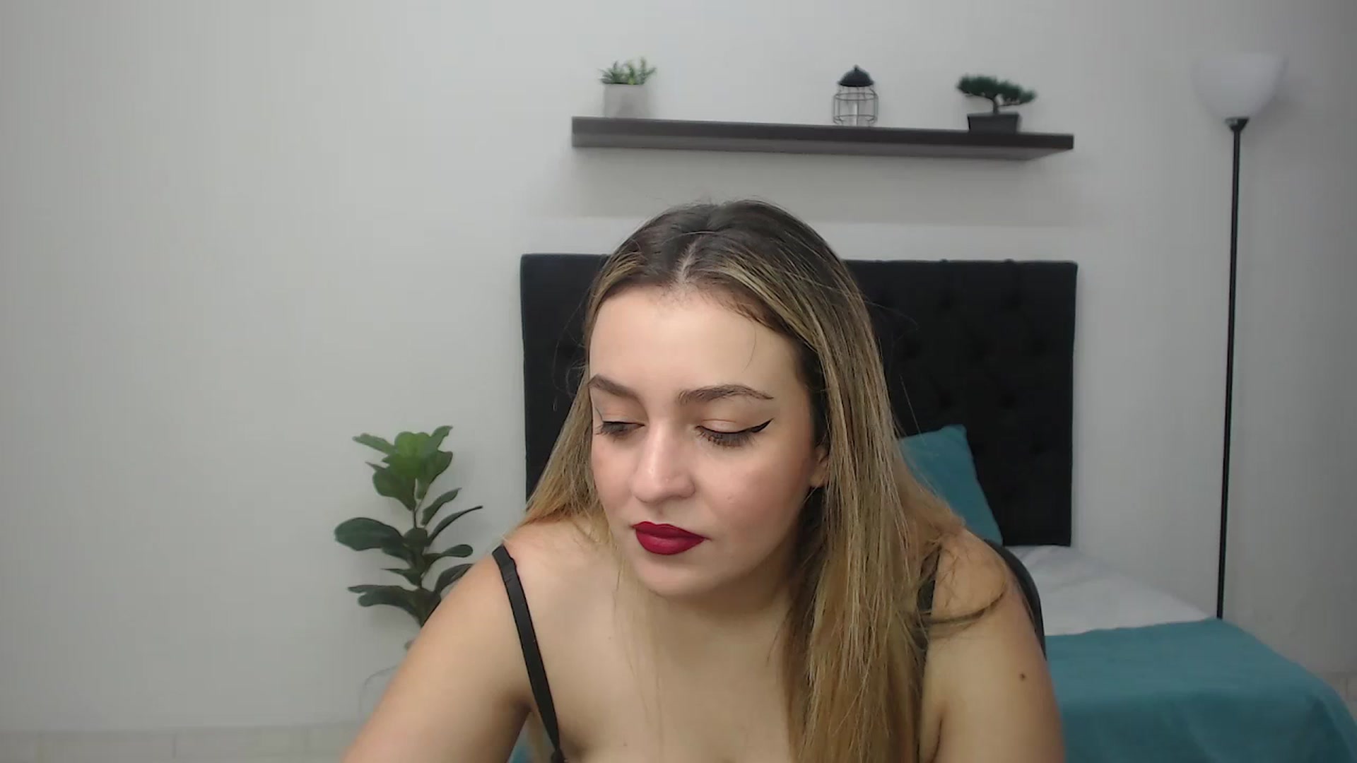 Gallery image thumbnail from CamilleDucan's myfreecams stream on, 08/29/2025, 13:35 image 4 of 20