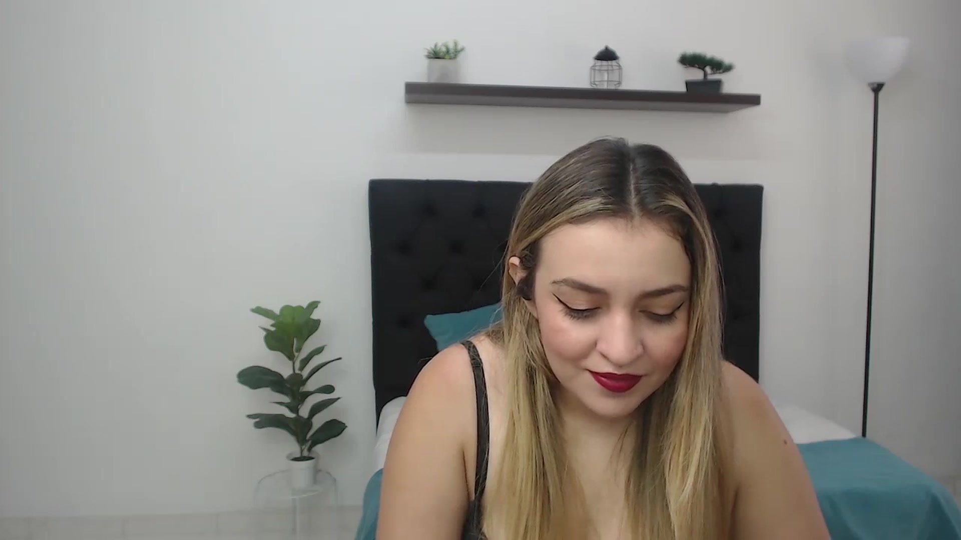 Gallery image thumbnail from CamilleDucan's myfreecams stream on, 08/29/2025, 13:35 image 17 of 20