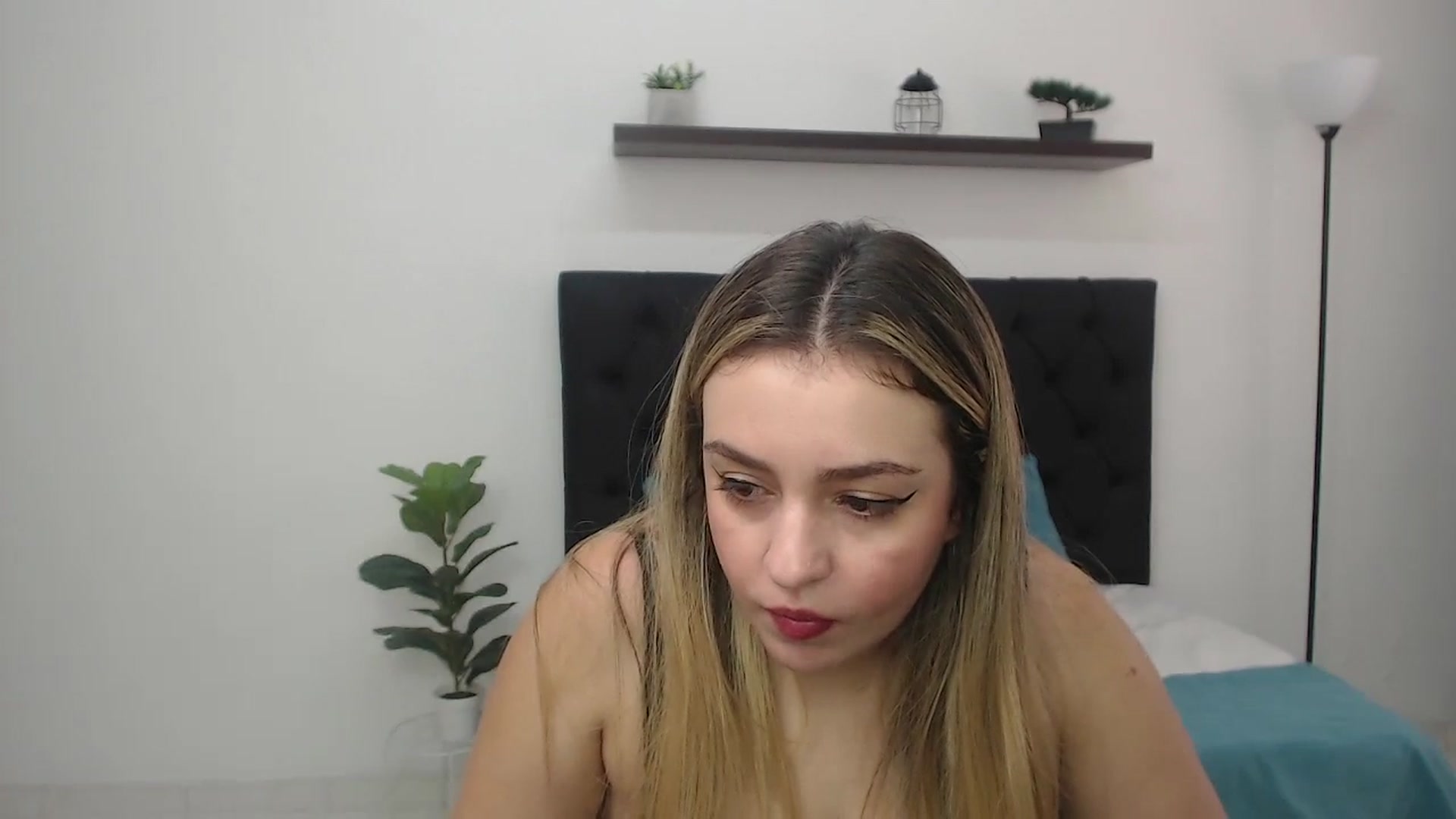 Gallery image thumbnail from CamilleDucan's myfreecams stream on, 08/29/2025, 14:34 image 13 of 20