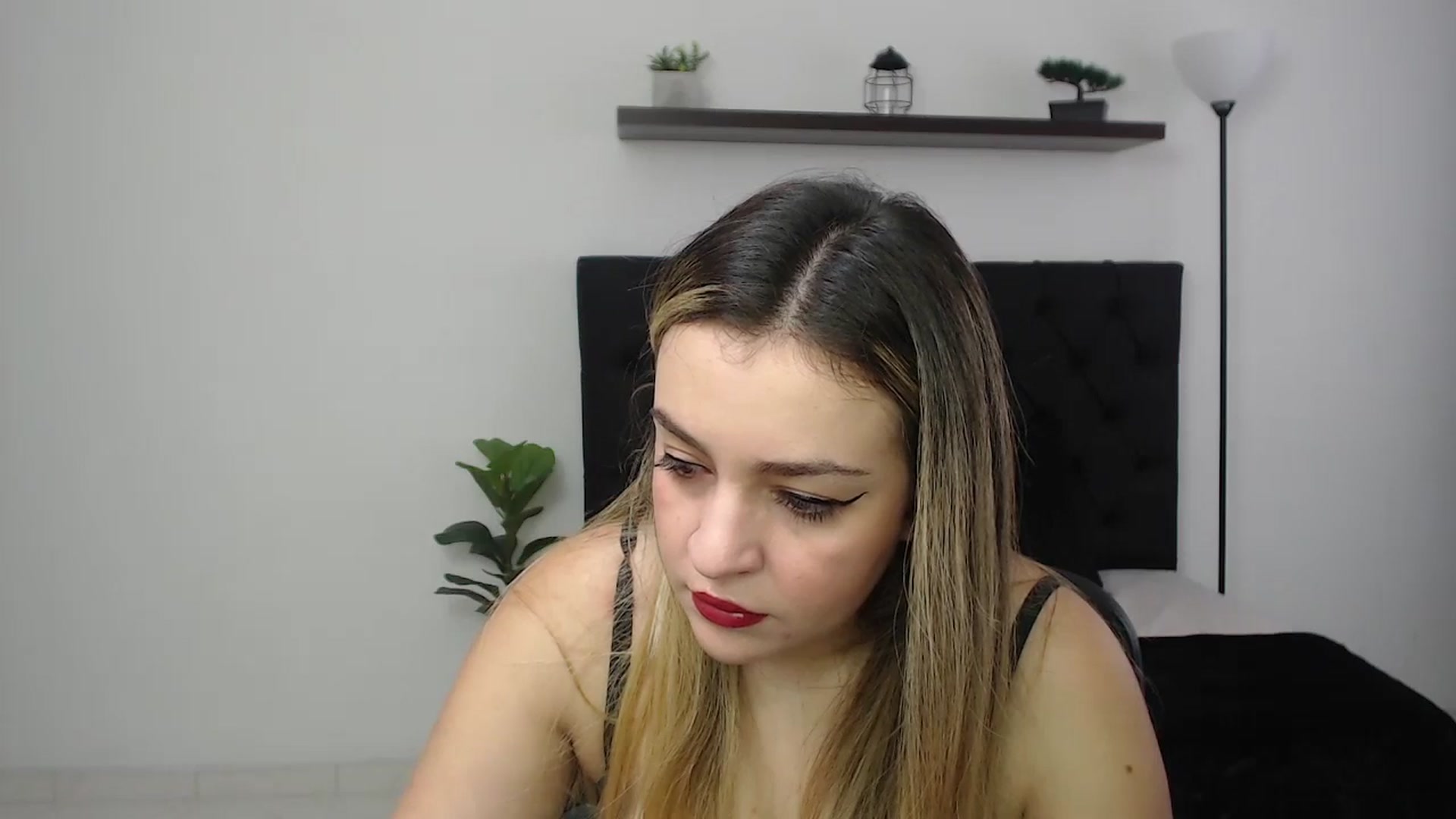Gallery image thumbnail from CamilleDucan's myfreecams stream on, 10/06/2025, 13:39 image 7 of 20