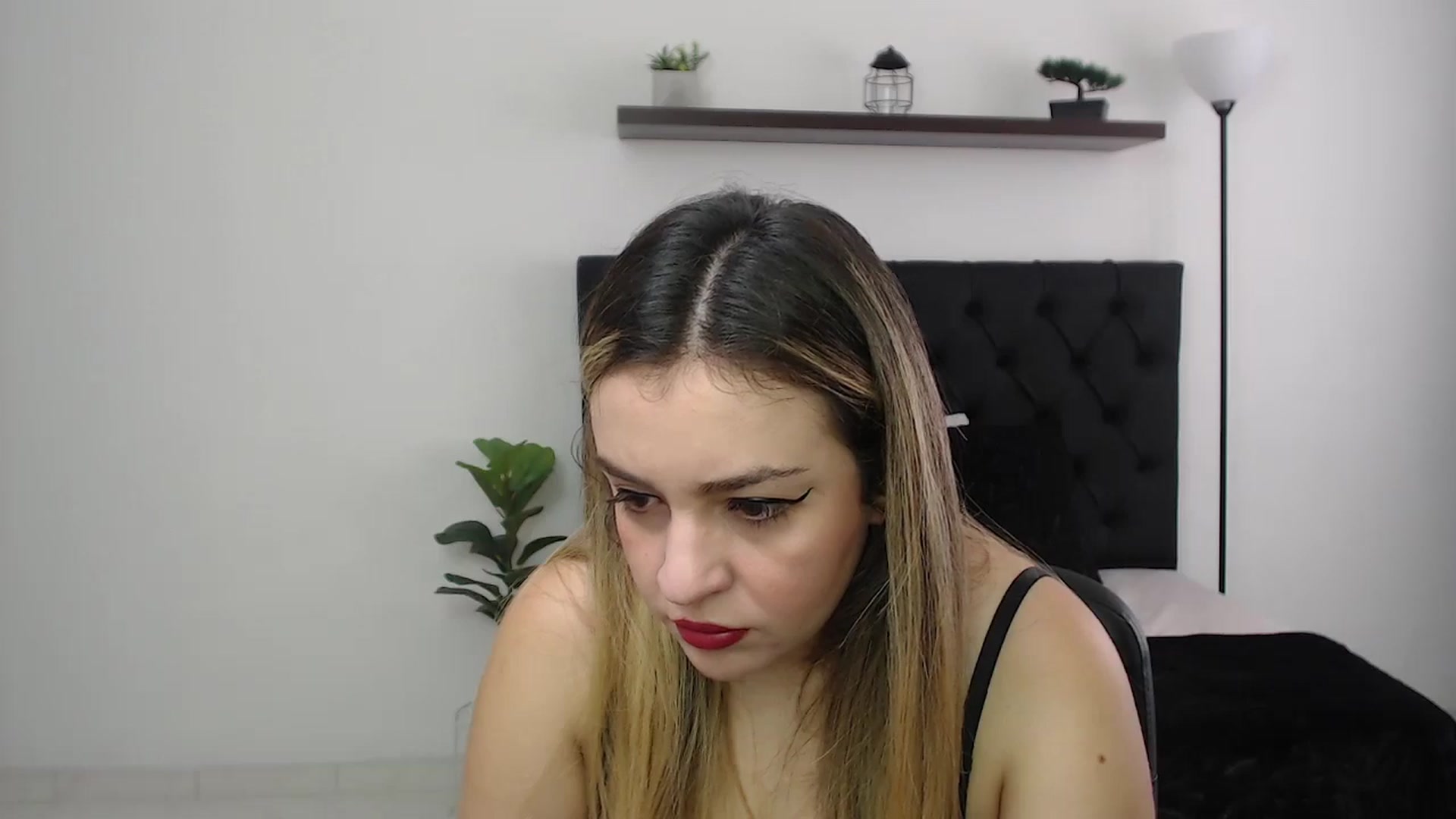 Gallery image thumbnail from CamilleDucan's myfreecams stream on, 10/06/2025, 13:39 image 15 of 20