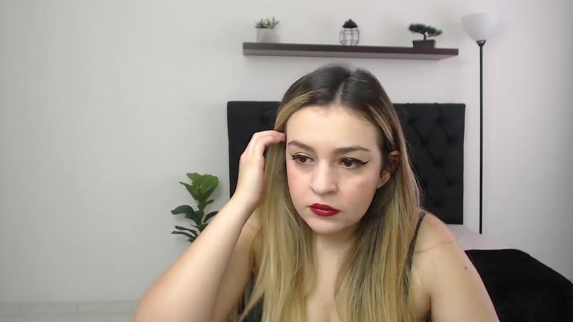 Gallery image thumbnail from CamilleDucan's myfreecams stream on, 10/06/2025, 13:39 image 2 of 20