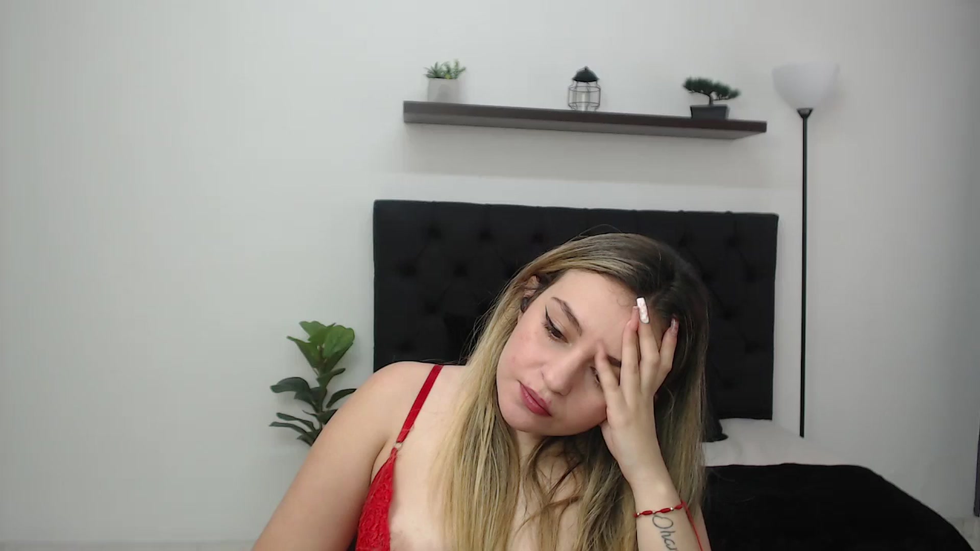 Gallery image thumbnail from CamilleDucan's myfreecams stream on, 10/07/2025, 16:07 image 7 of 20