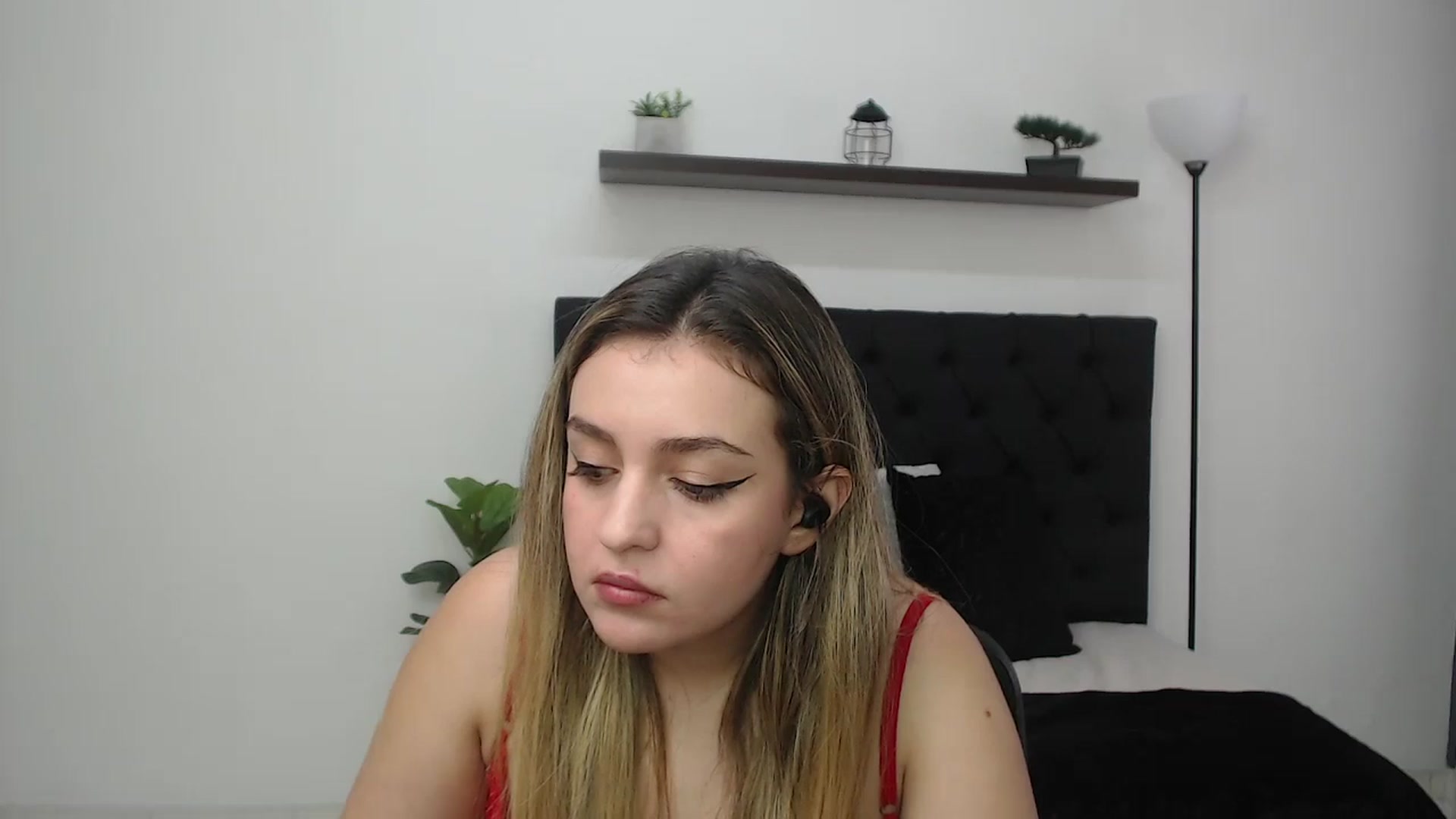 Gallery image thumbnail from CamilleDucan's myfreecams stream on, 10/07/2025, 16:07 image 17 of 20