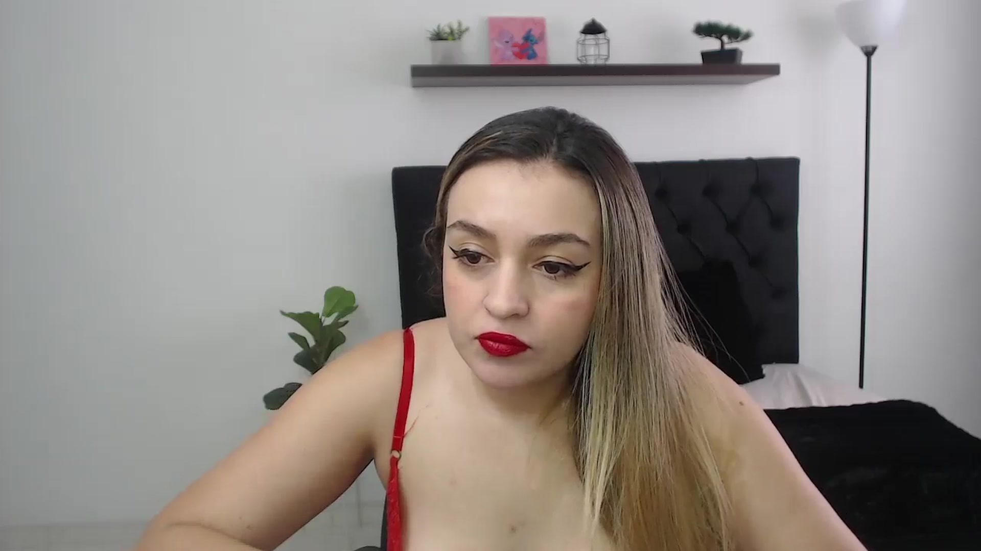 Gallery image thumbnail from CamilleDucan's myfreecams stream on, 10/21/2025, 13:40 image 9 of 20