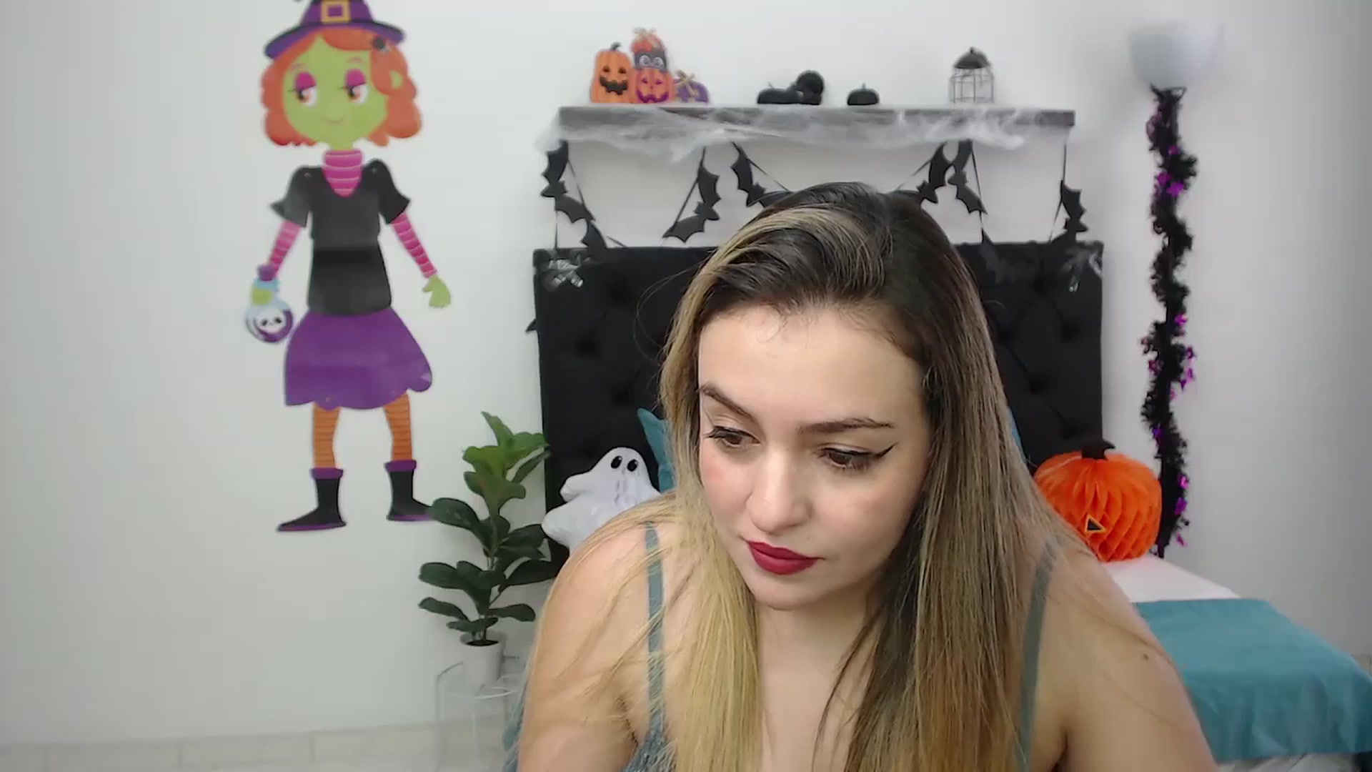 Gallery image thumbnail from CamilleDucan's myfreecams stream on, 10/29/2025, 16:27 image 10 of 20