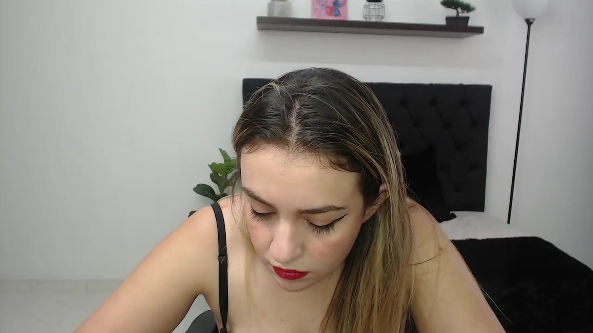 Gallery image thumbnail from CamilleDucan's myfreecams stream on, 11/04/2025, 15:29 image 15 of 20