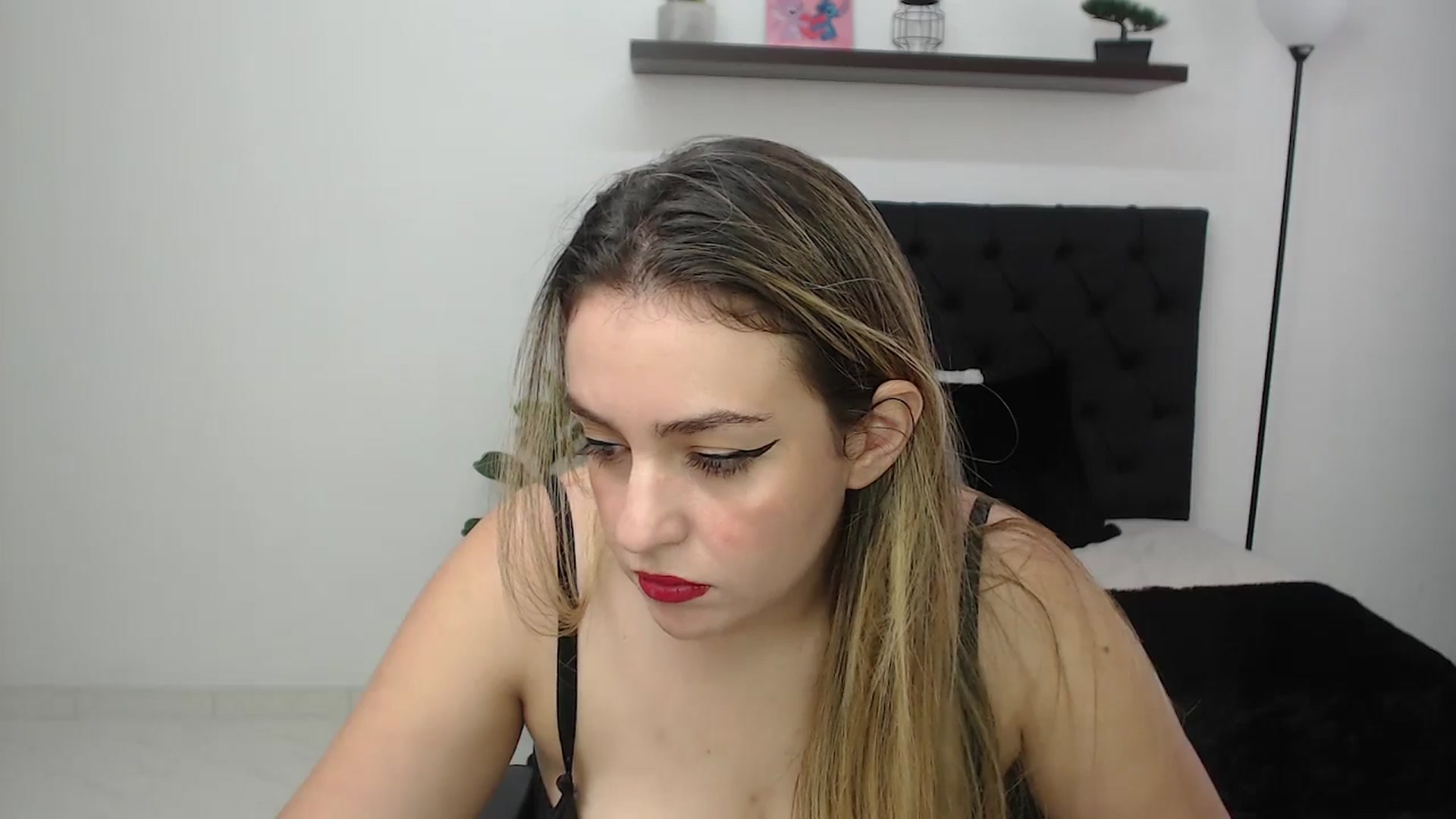 Gallery image thumbnail from CamilleDucan's myfreecams stream on, 11/04/2025, 15:29 image 7 of 20