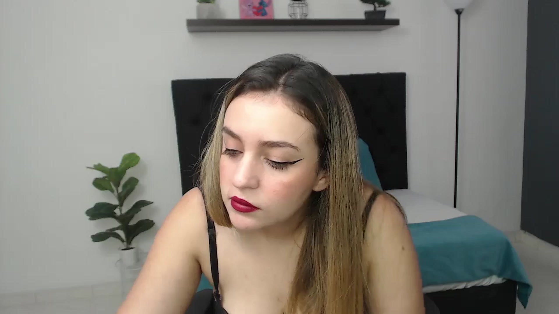 Gallery image thumbnail from CamilleDucan's myfreecams stream on, 11/10/2025, 13:44 image 15 of 20