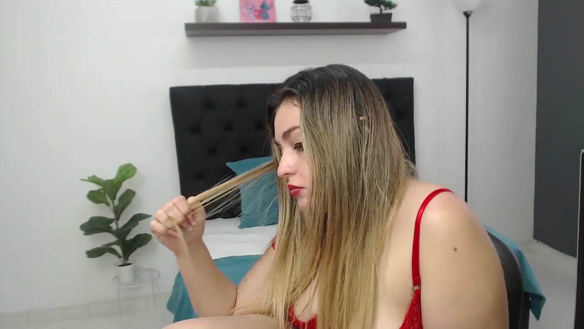 Gallery image thumbnail from CamilleDucan's myfreecams stream on, 11/11/2025, 16:52 image 6 of 20