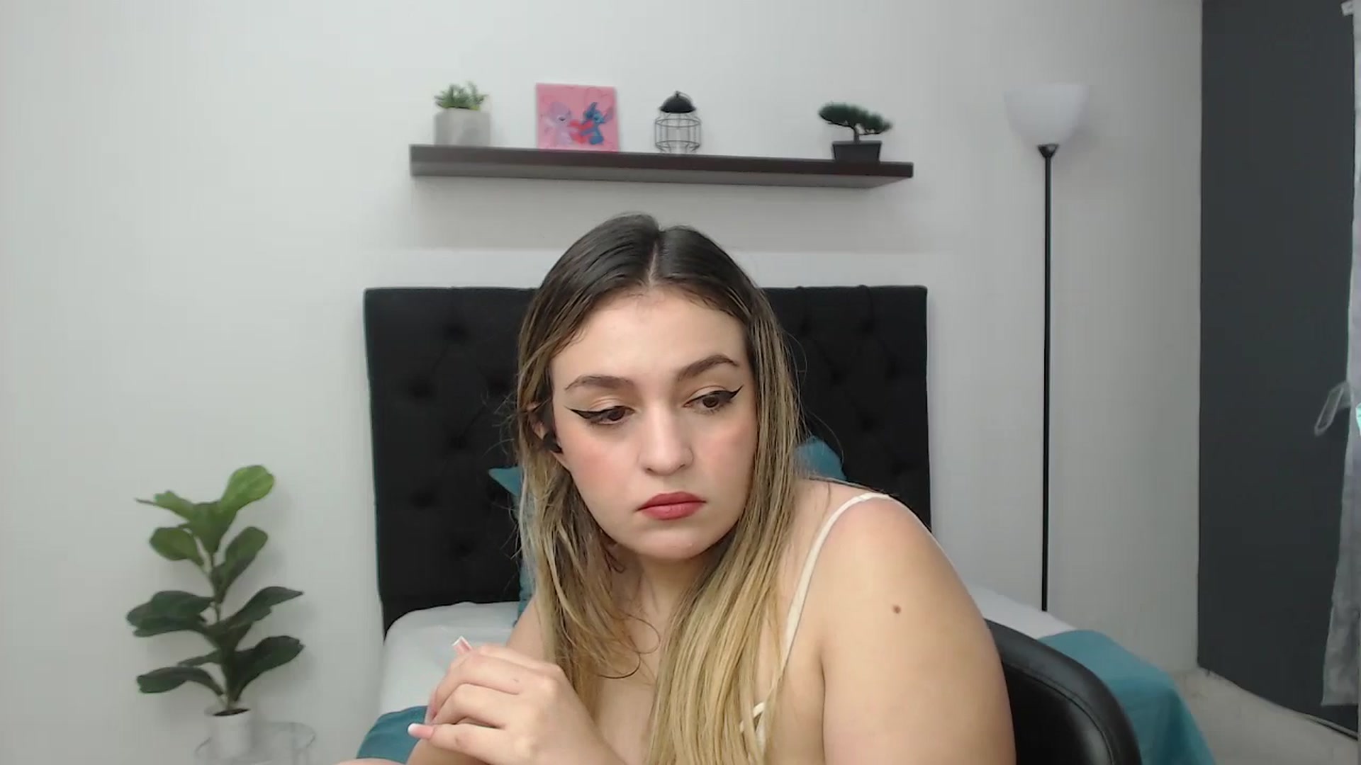 Gallery image thumbnail from CamilleDucan's myfreecams stream on, 11/12/2025, 14:50 image 6 of 20