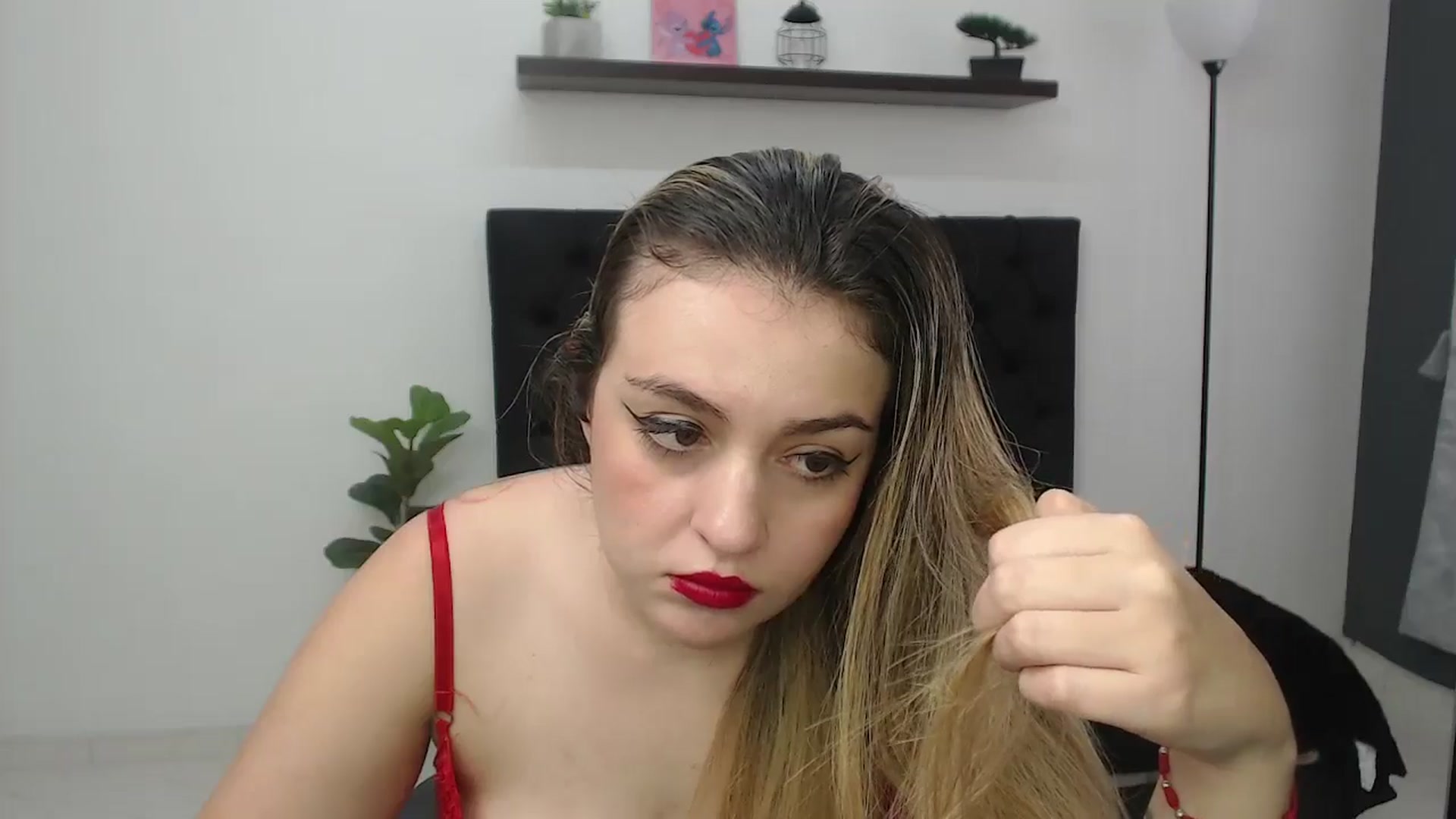 Gallery image thumbnail from CamilleDucan's myfreecams stream on, 11/18/2025, 15:42 image 18 of 20