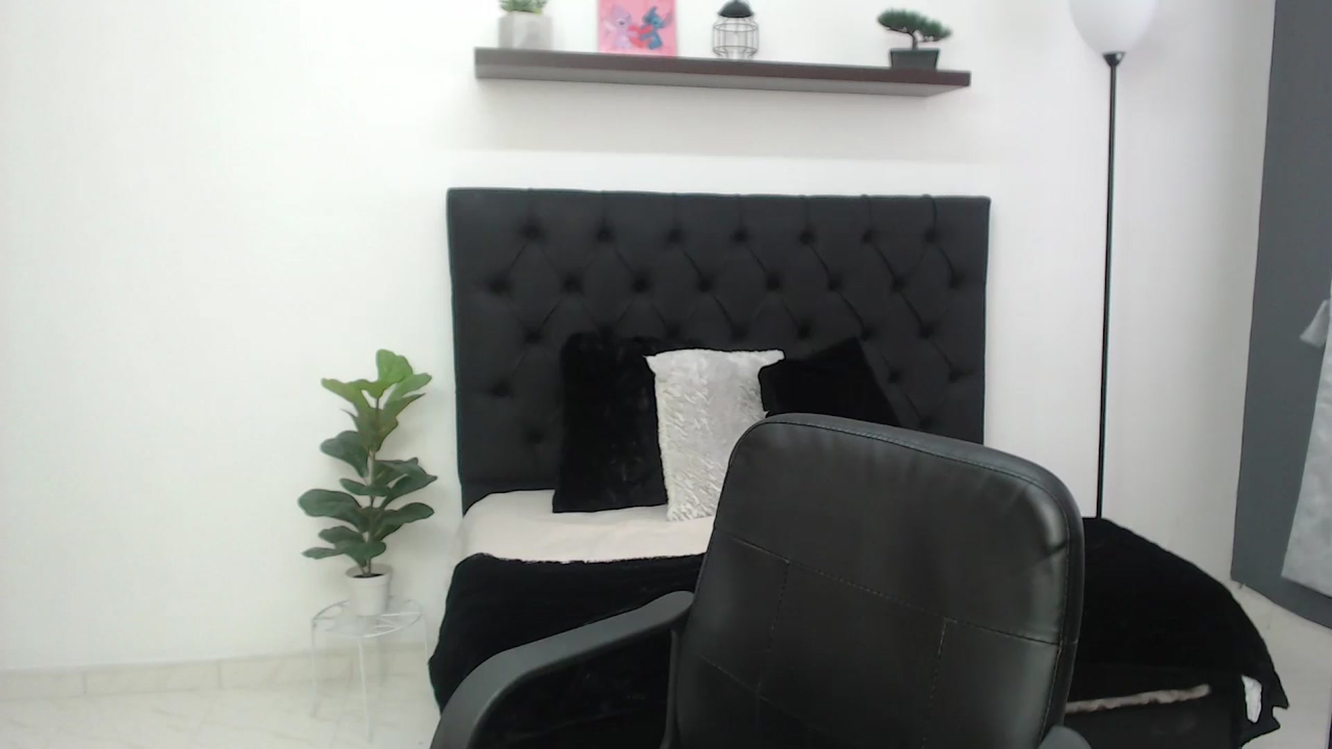 Gallery image thumbnail from CamilleDucan's myfreecams stream on, 11/18/2025, 18:36 image 16 of 20