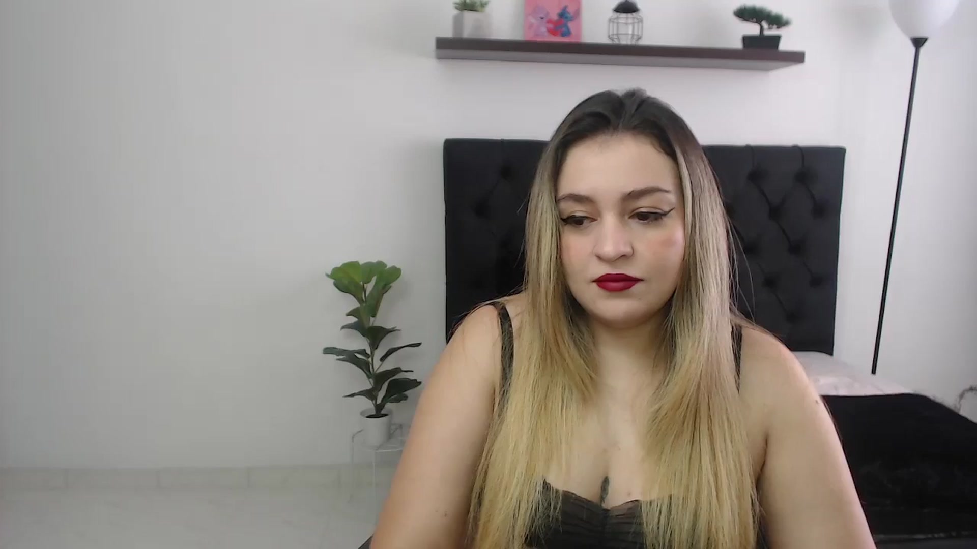 Gallery image thumbnail from CamilleDucan's myfreecams stream on, 11/19/2025, 14:29 image 2 of 20