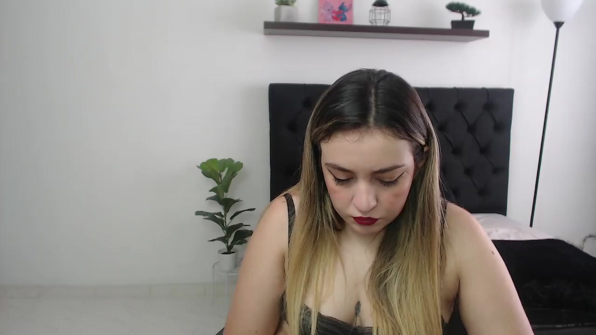 Gallery image thumbnail from CamilleDucan's myfreecams stream on, 11/19/2025, 14:29 image 15 of 20