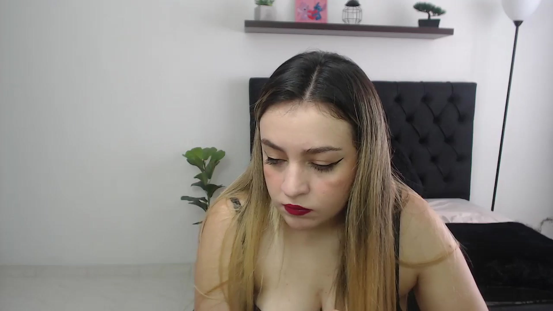 Gallery image thumbnail from CamilleDucan's myfreecams stream on, 11/19/2025, 14:29 image 7 of 20