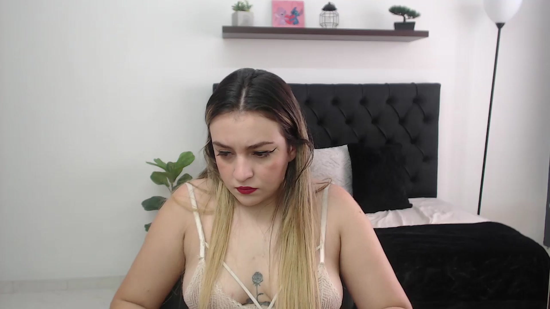 Gallery image thumbnail from CamilleDucan's myfreecams stream on, 11/21/2025, 14:19 image 18 of 20