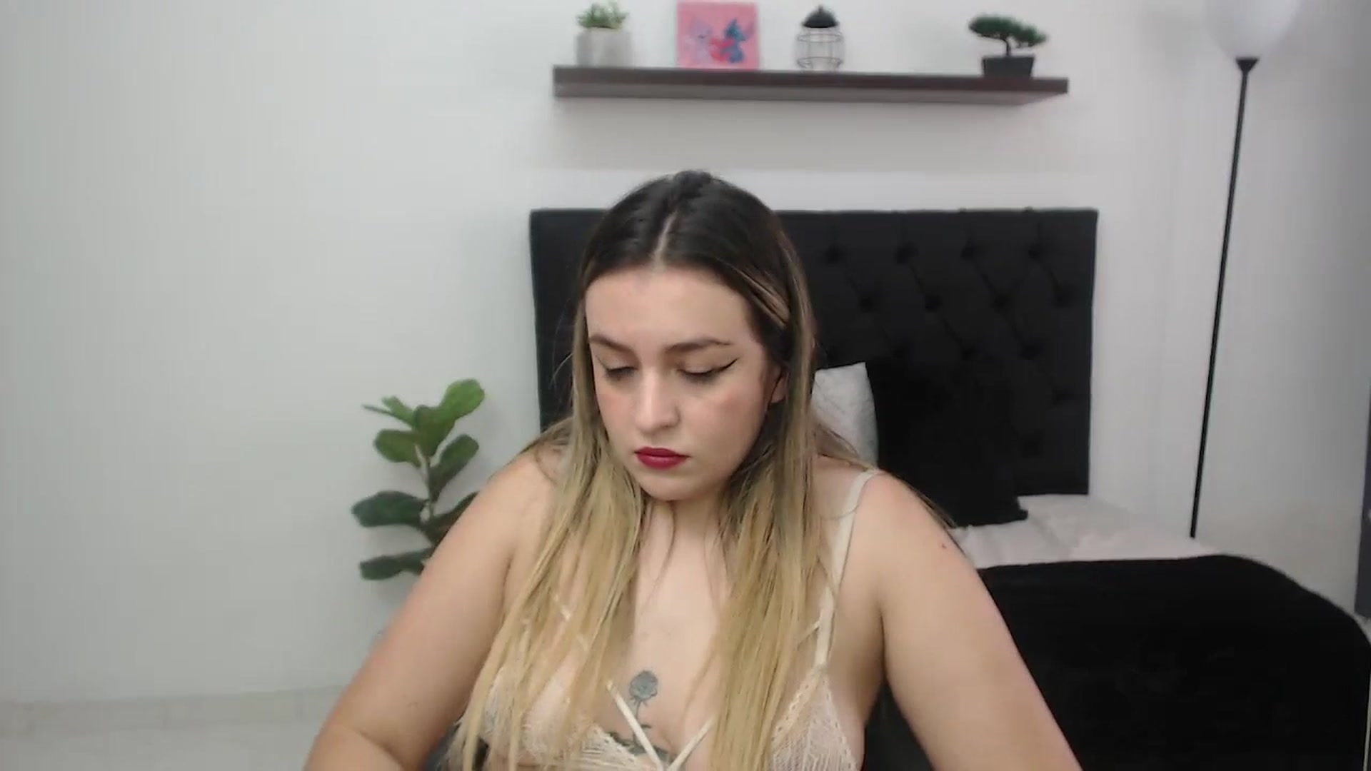 Gallery image thumbnail from CamilleDucan's myfreecams stream on, 11/21/2025, 15:18 image 11 of 20