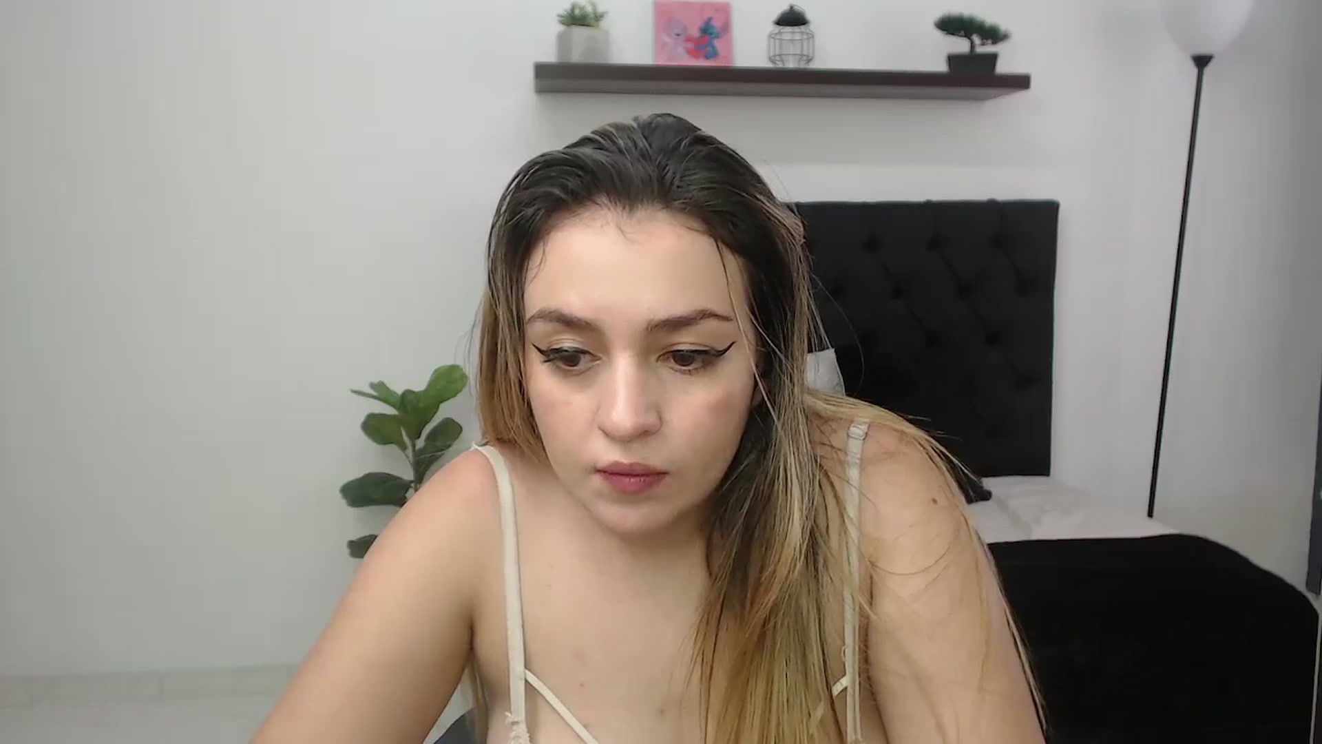 Gallery image thumbnail from CamilleDucan's myfreecams stream on, 11/21/2025, 16:26 image 18 of 20