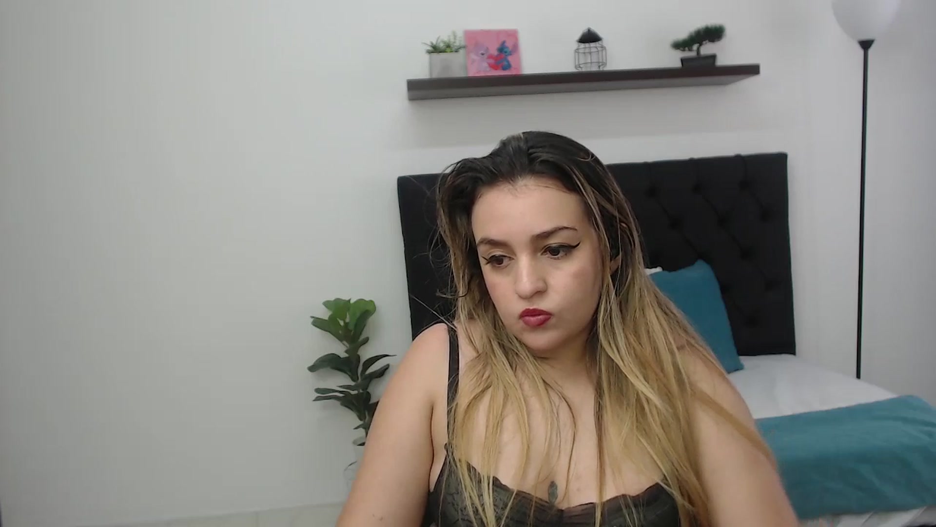 Gallery image thumbnail from CamilleDucan's myfreecams stream on, 11/25/2025, 17:37 image 15 of 20