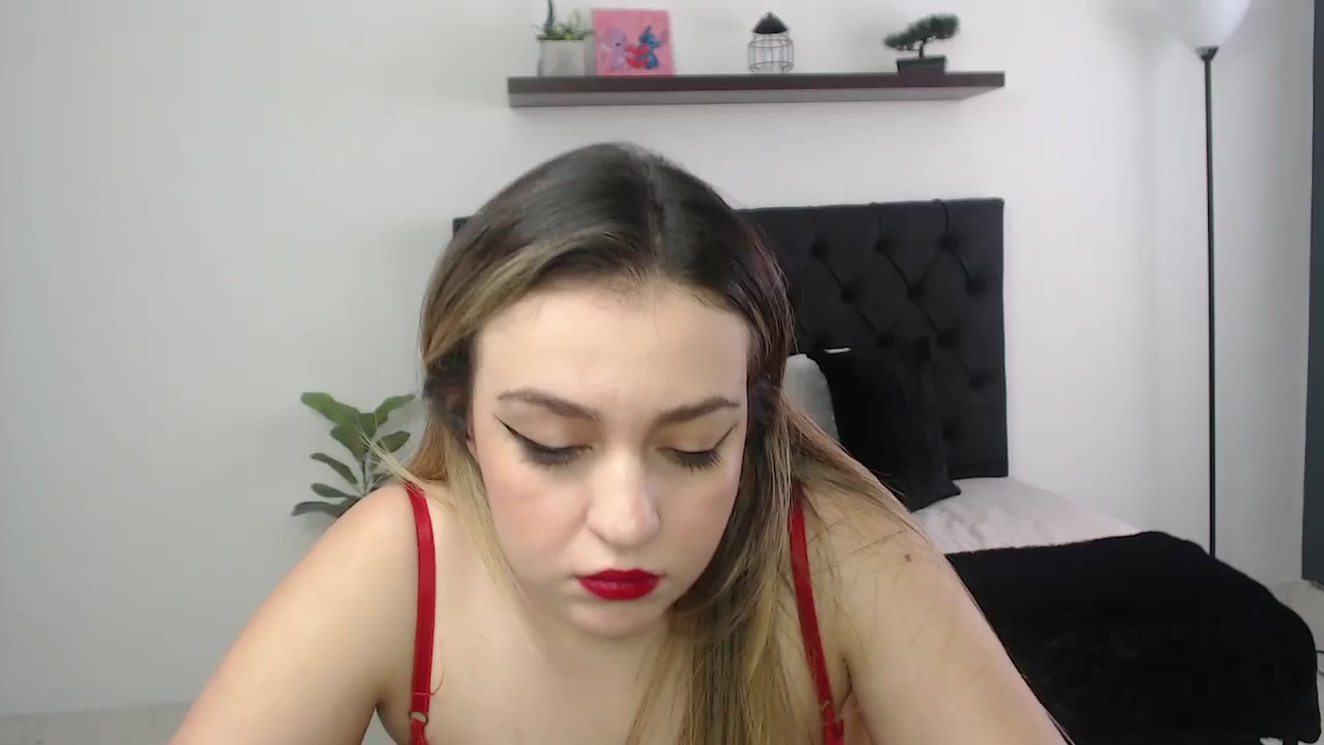 Gallery image thumbnail from CamilleDucan's myfreecams stream on, 12/01/2025, 15:51 image 13 of 20