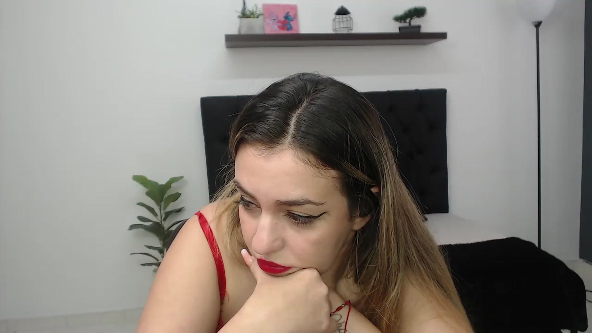 Gallery image thumbnail from CamilleDucan's myfreecams stream on, 12/01/2025, 18:01 image 3 of 20