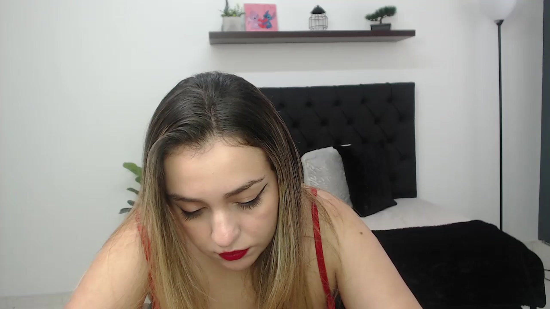 Gallery image thumbnail from CamilleDucan's myfreecams stream on, 12/01/2025, 18:01 image 6 of 20