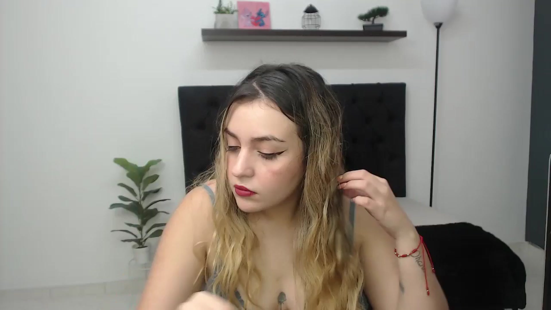 Gallery image thumbnail from CamilleDucan's myfreecams stream on, 12/05/2025, 14:38 image 14 of 20