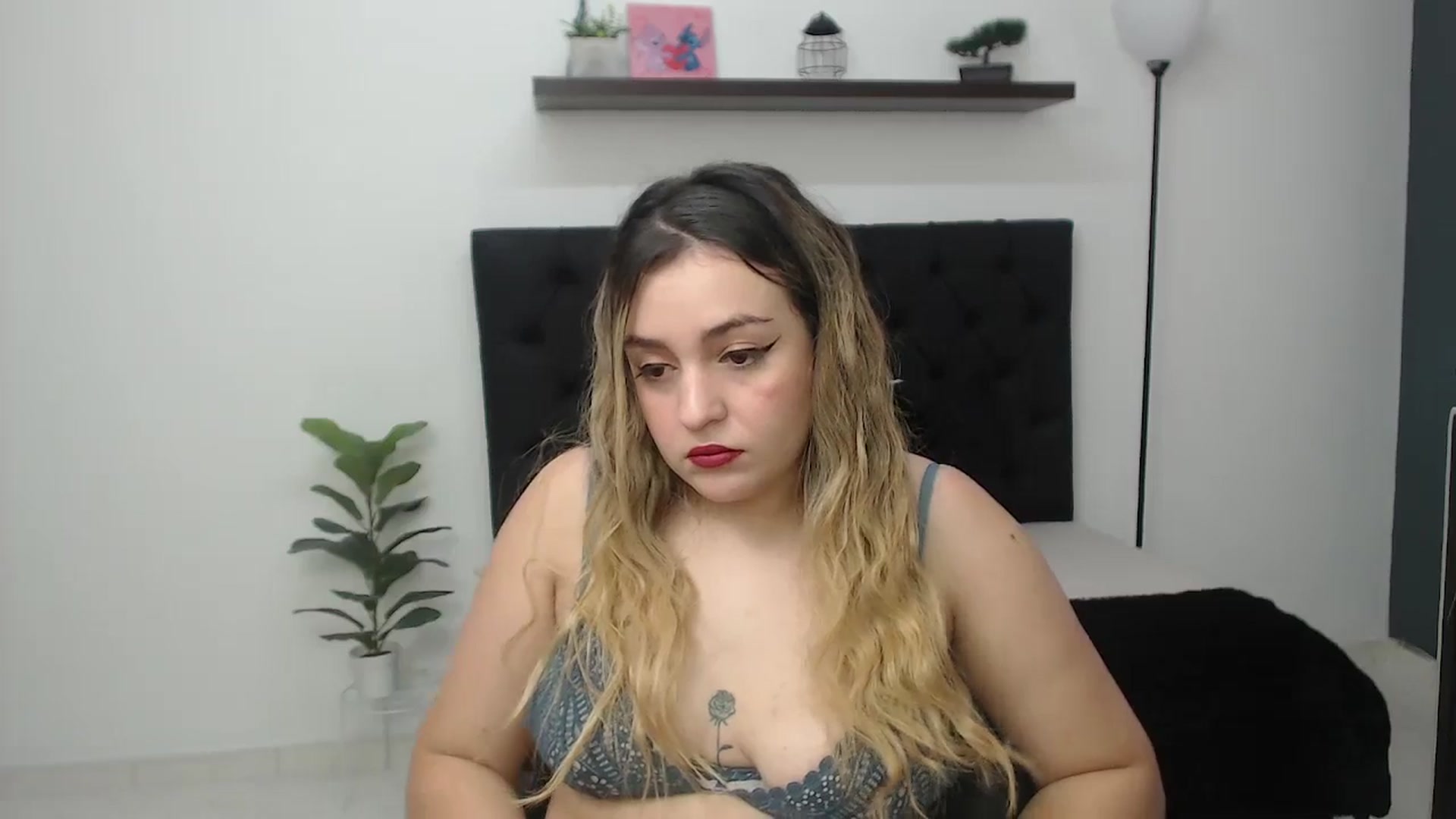 Gallery image thumbnail from CamilleDucan's myfreecams stream on, 12/05/2025, 14:38 image 9 of 20