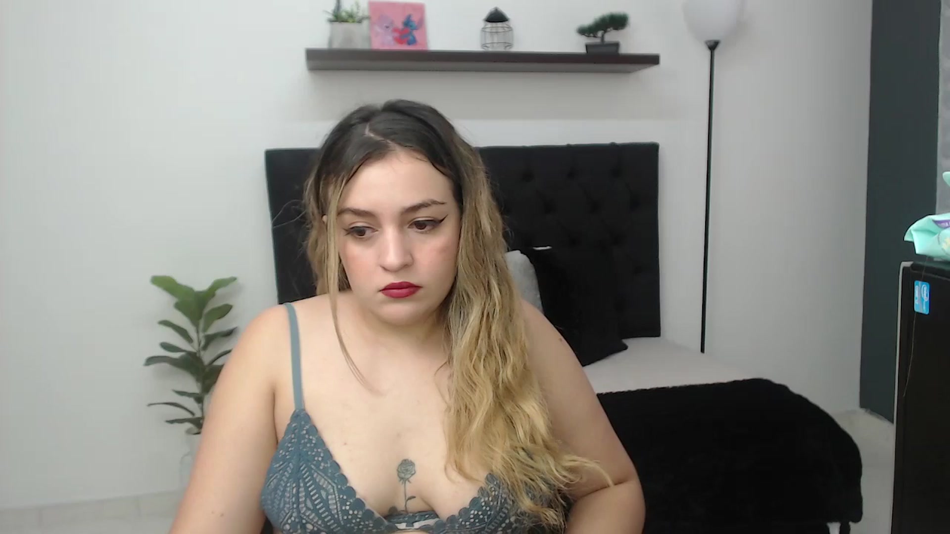 Gallery image thumbnail from CamilleDucan's myfreecams stream on, 12/05/2025, 14:38 image 4 of 20