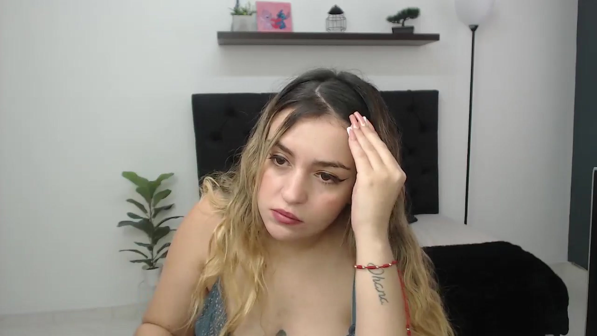 Gallery image thumbnail from CamilleDucan's myfreecams stream on, 12/05/2025, 17:12 image 5 of 20