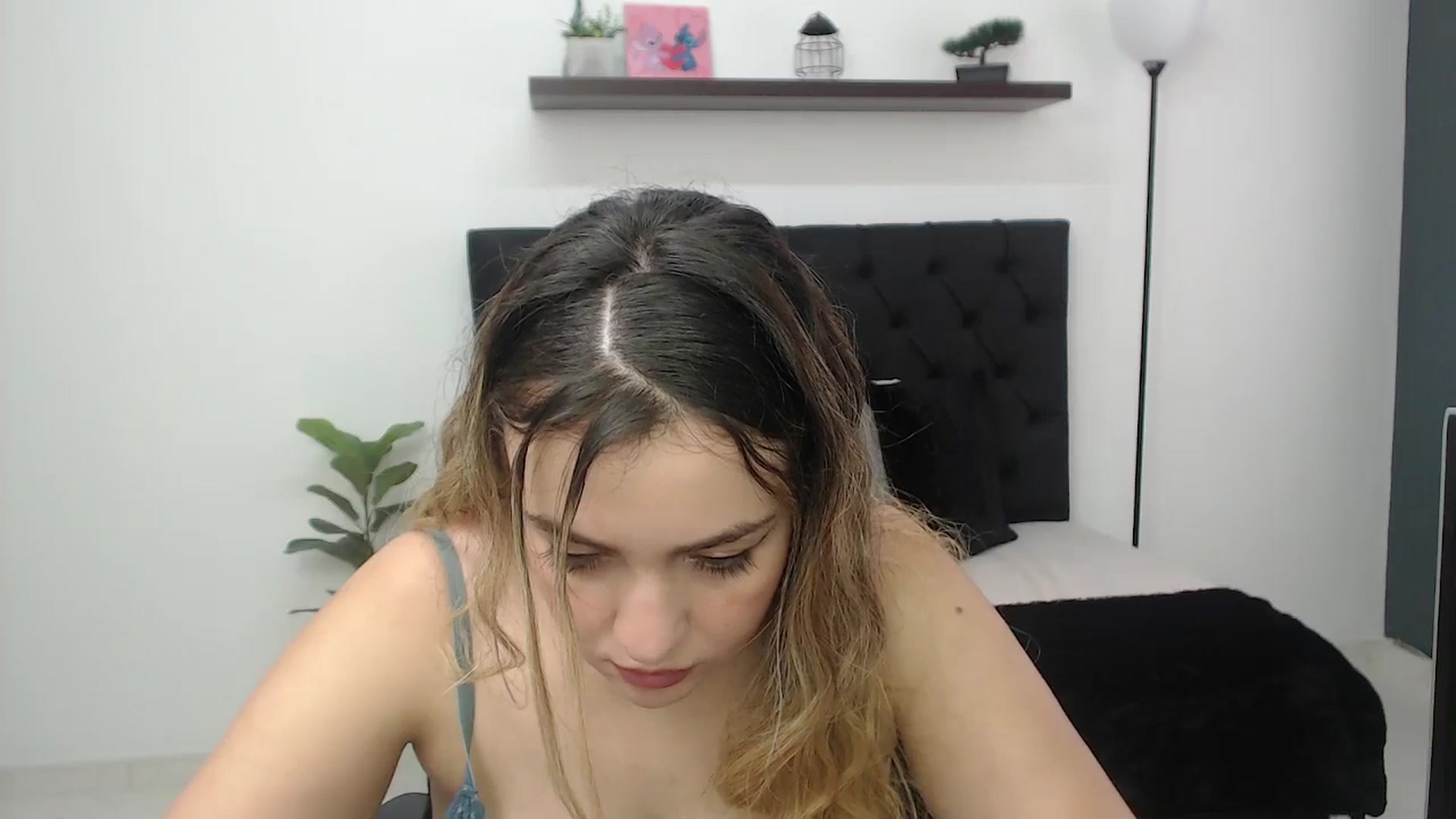 Gallery image thumbnail from CamilleDucan's myfreecams stream on, 12/05/2025, 17:12 image 7 of 20