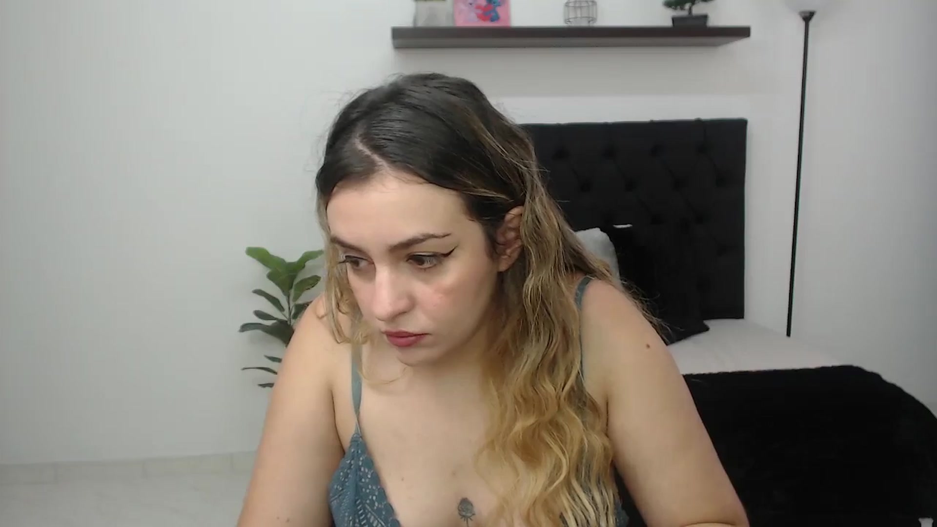 Gallery image thumbnail from CamilleDucan's myfreecams stream on, 12/05/2025, 17:12 image 9 of 20