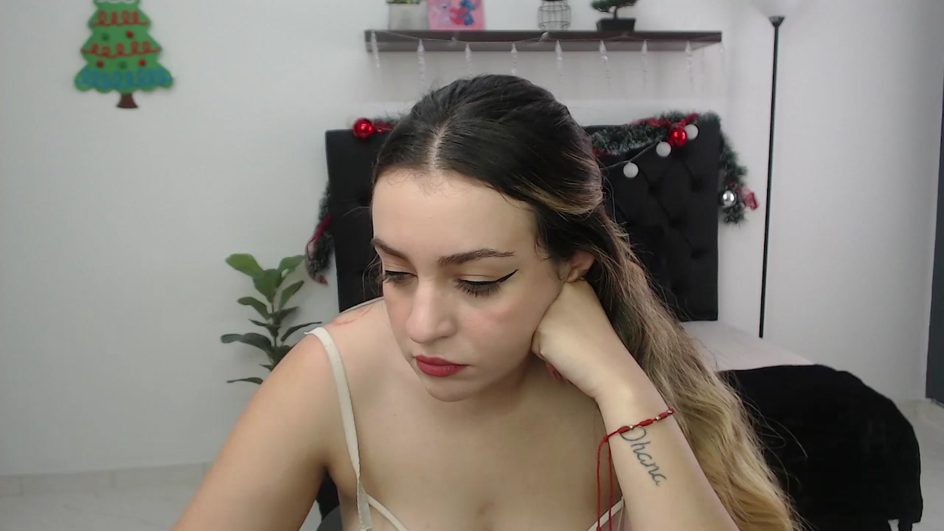 Gallery image thumbnail from CamilleDucan's myfreecams stream on, 12/06/2025, 13:59 image 19 of 20