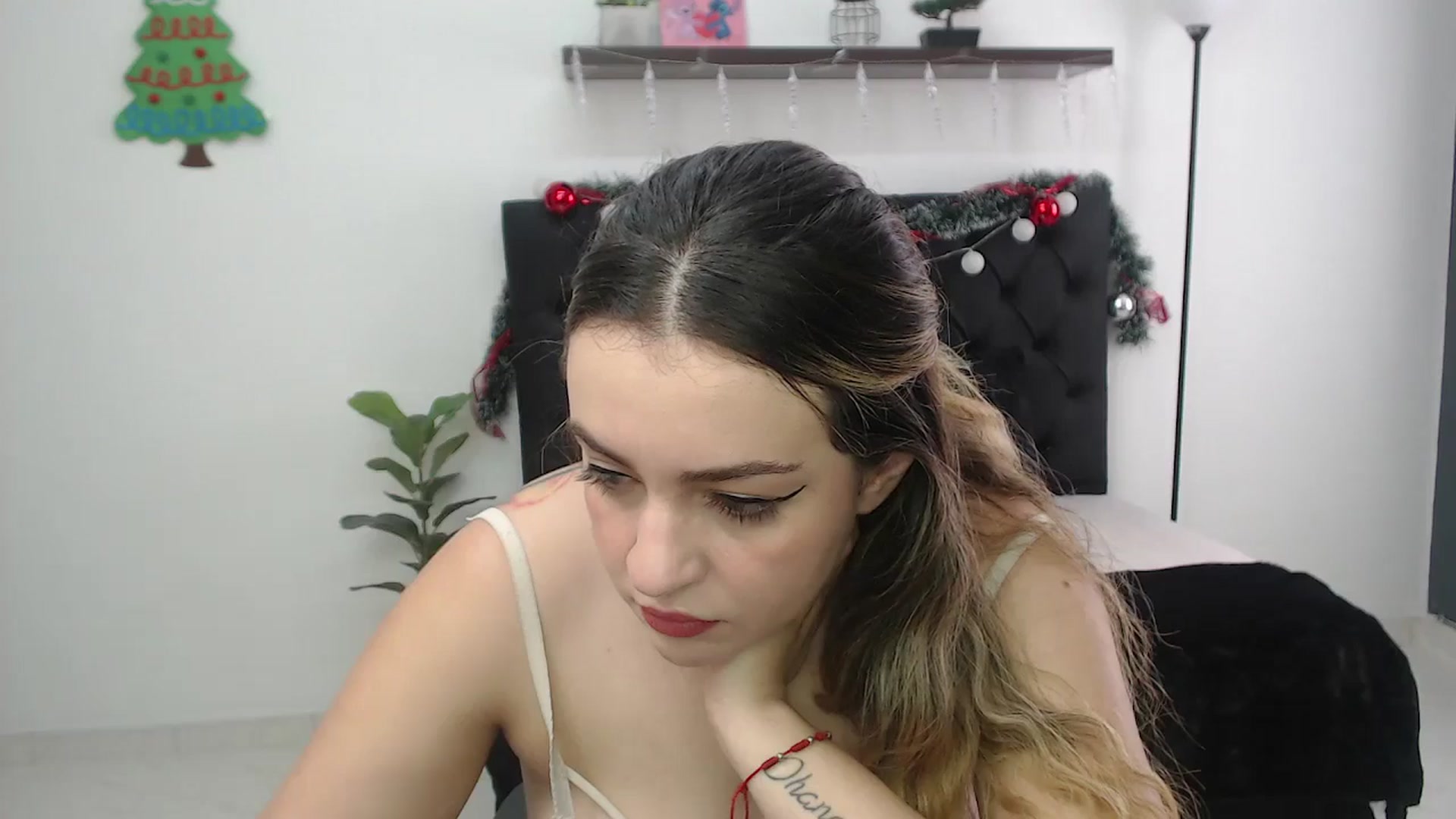 Gallery image thumbnail from CamilleDucan's myfreecams stream on, 12/06/2025, 13:59 image 18 of 20