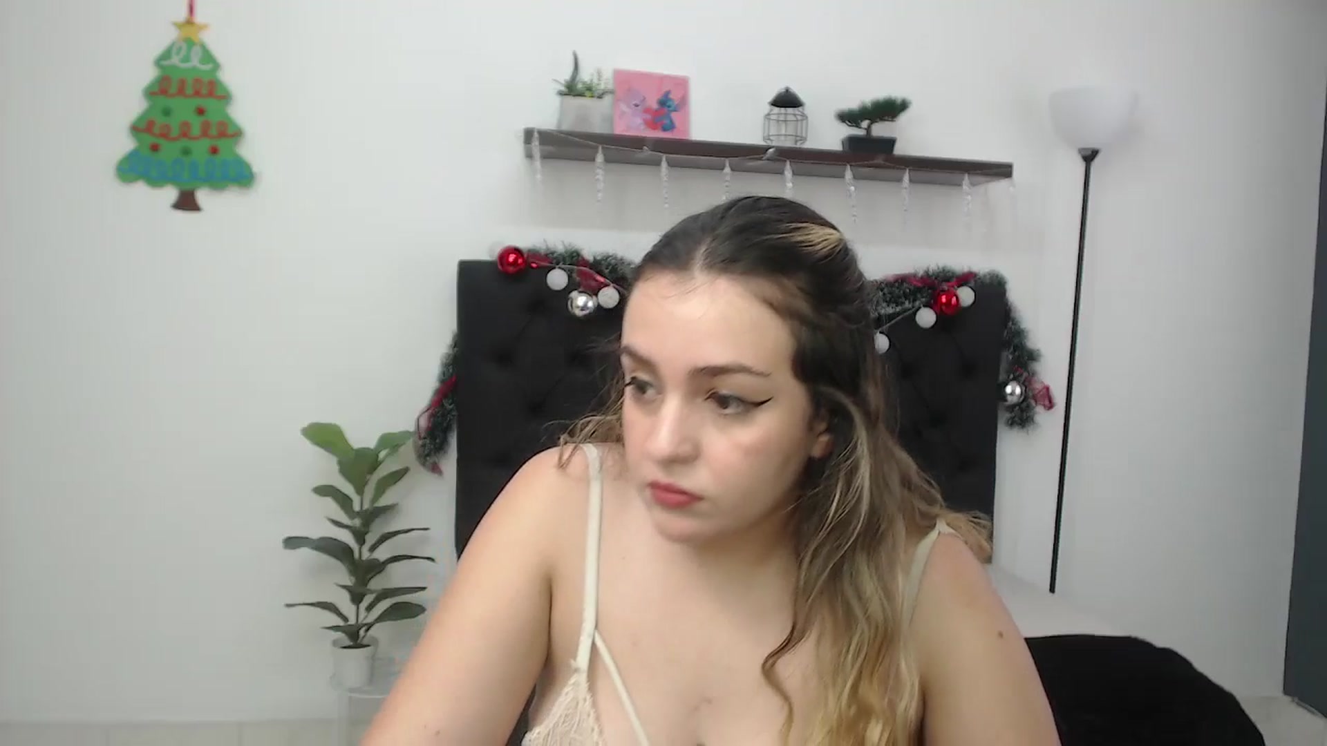 Gallery image thumbnail from CamilleDucan's myfreecams stream on, 12/06/2025, 17:30 image 19 of 20