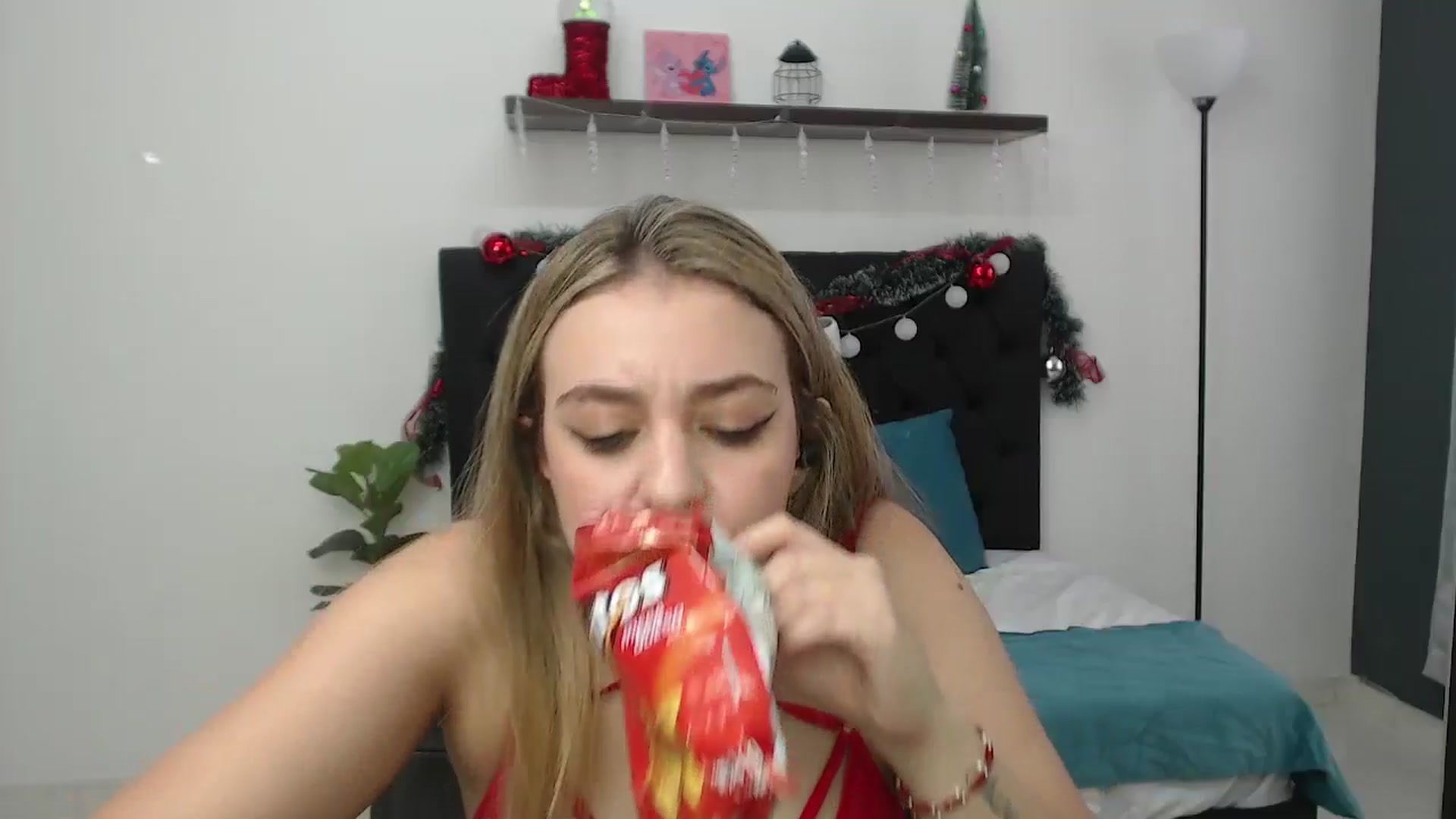 Gallery image thumbnail from CamilleDucan's myfreecams stream on, 12/17/2025, 16:19 image 3 of 20