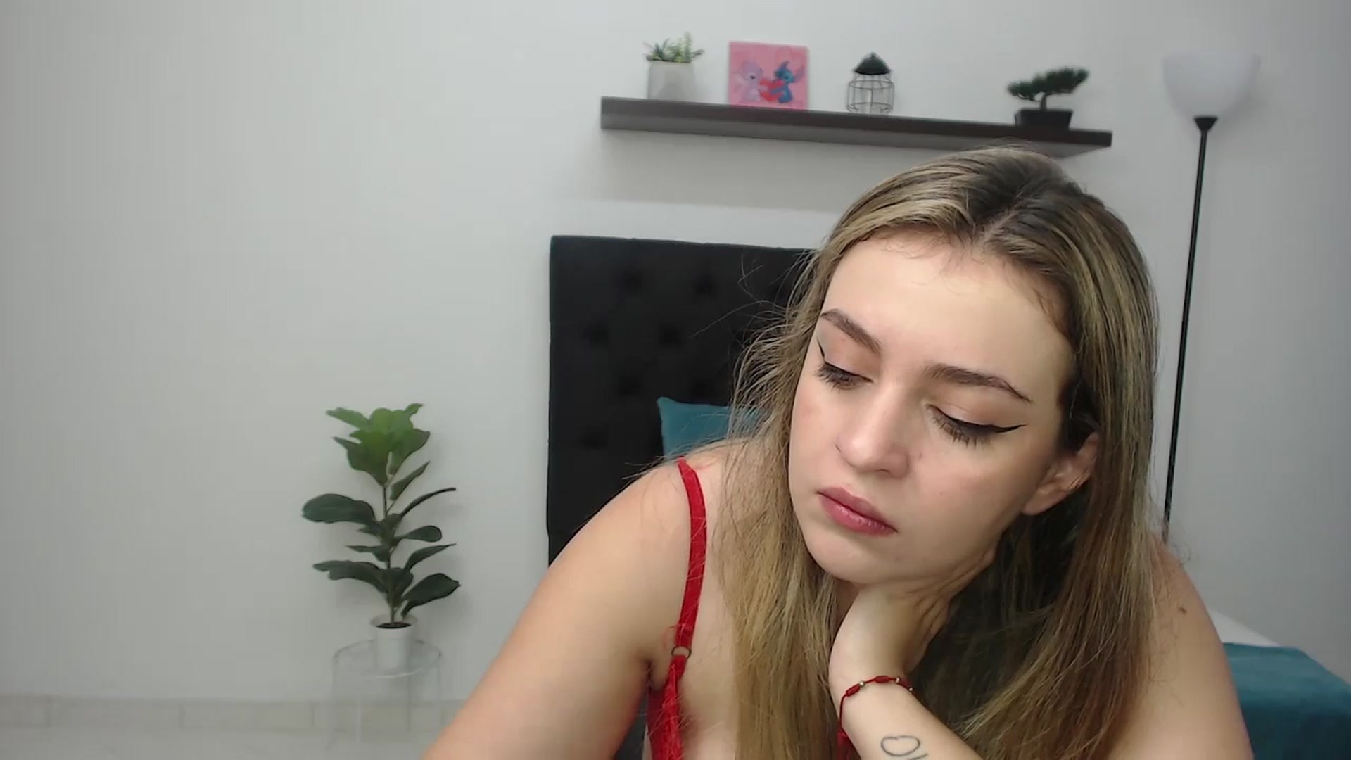 Gallery image thumbnail from CamilleDucan's myfreecams stream on, 01/10/2026, 13:46 image 7 of 20